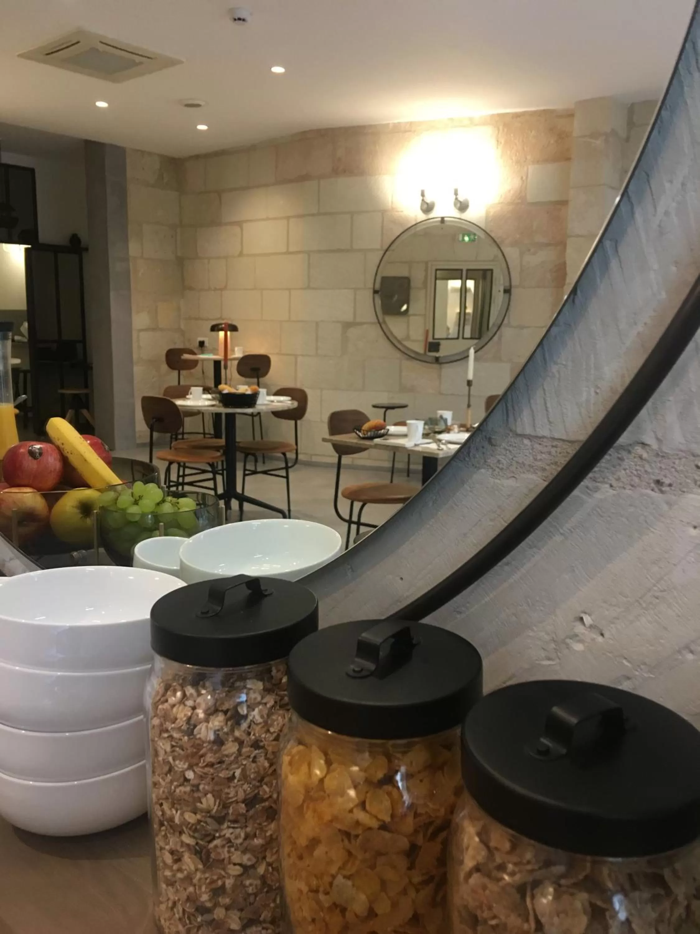 Breakfast in Hôtel L'Adresse