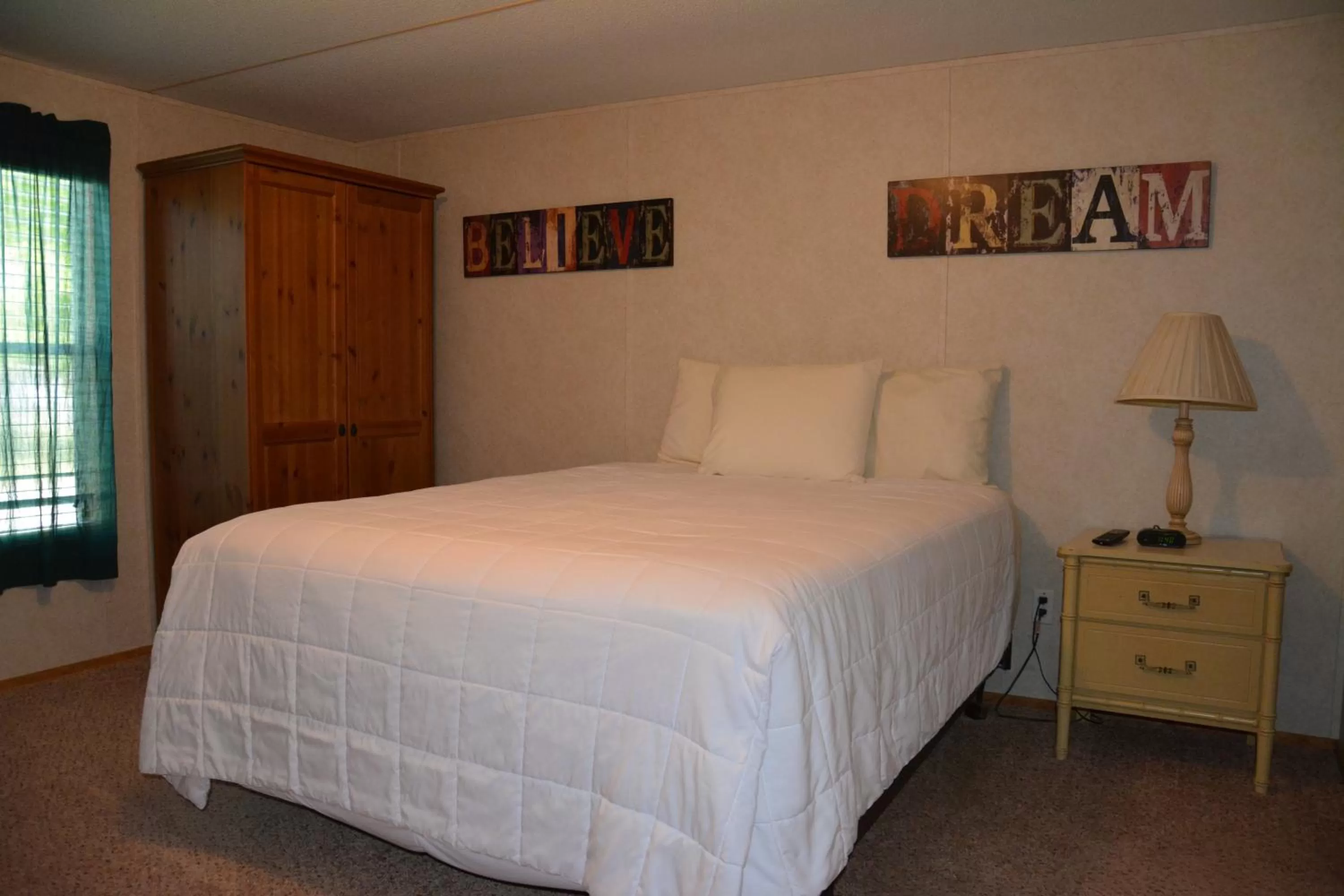 Bed in Camp Mack Lodge, Marina & RV Resort