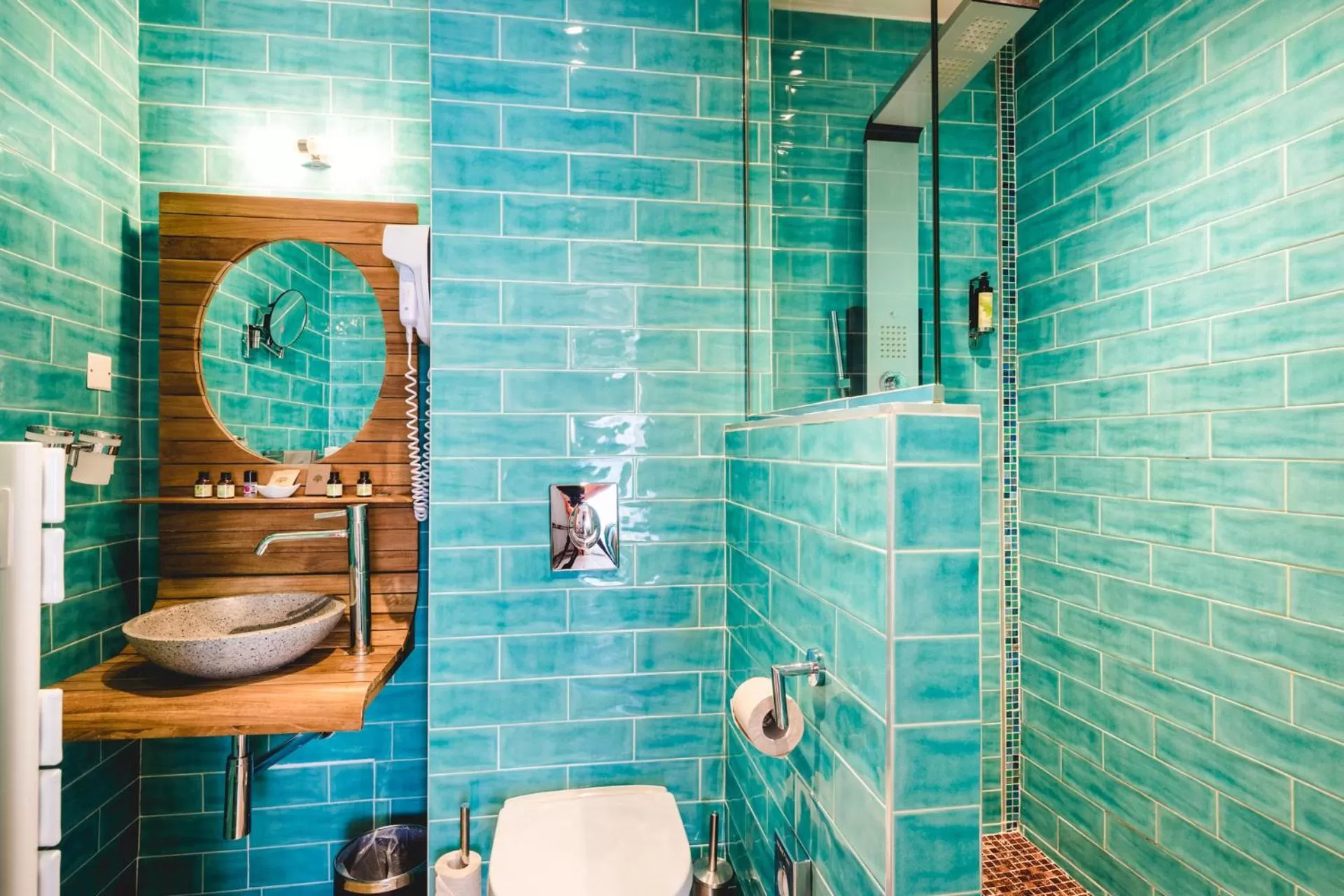 Shower, Bathroom in Le Petit Palais D'Aglae