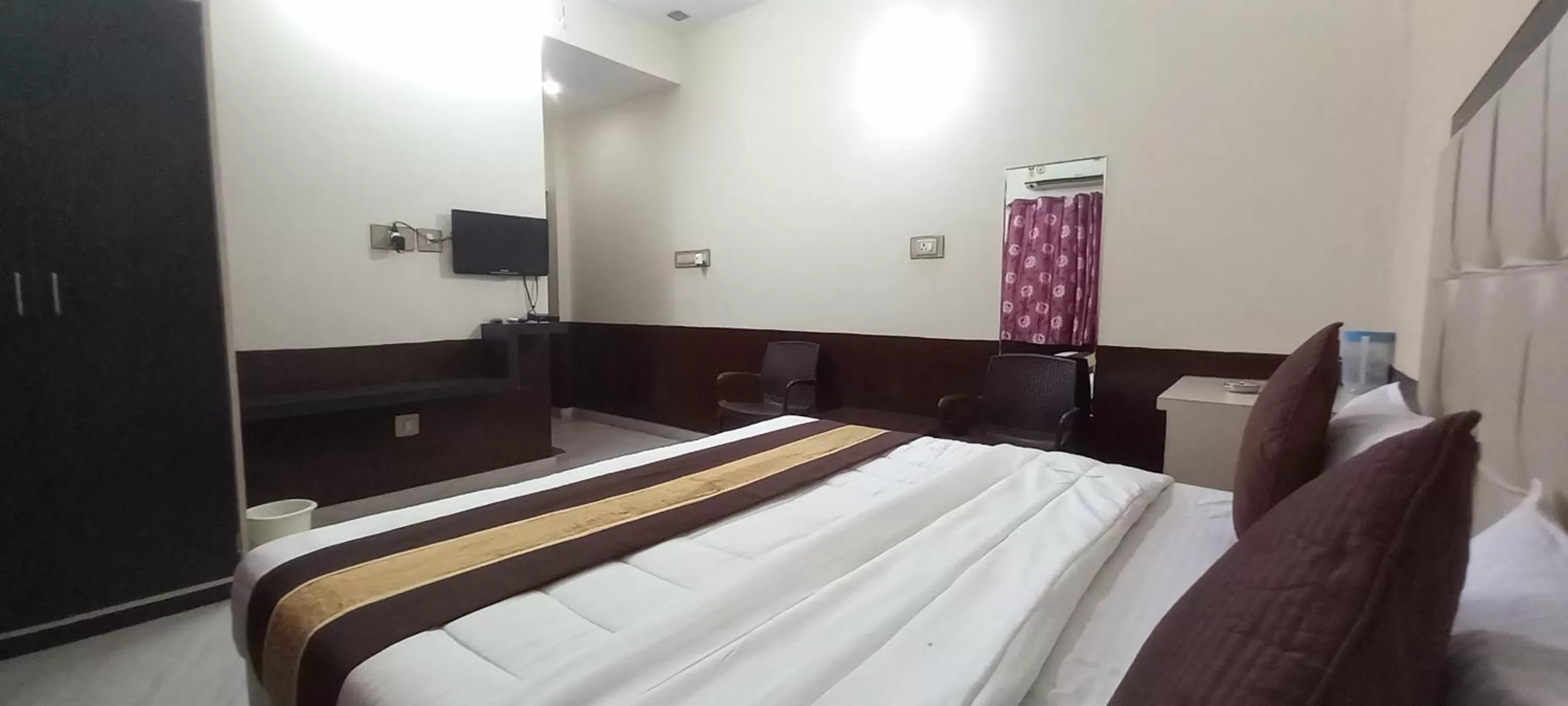 TV and multimedia, Bed in Sanjog Resort