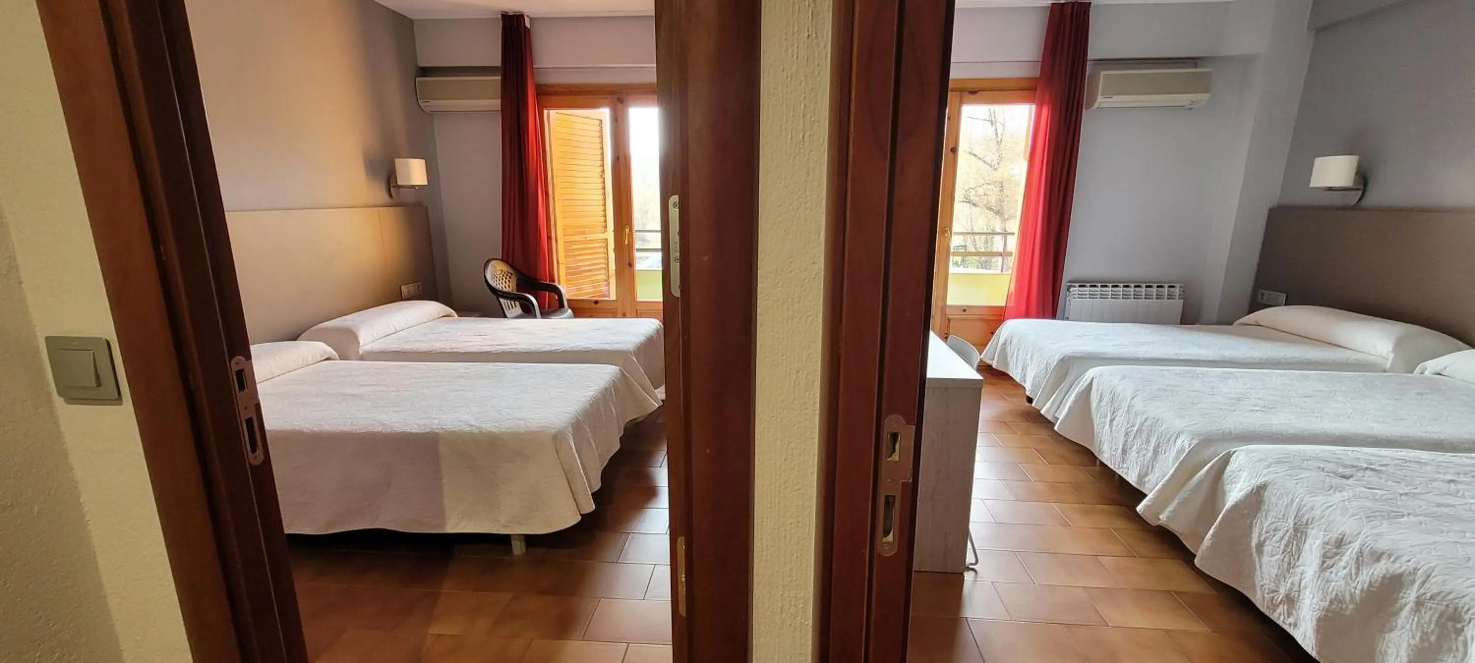 Photo of the whole room, Bed in Hotel Meson de L’Ainsa