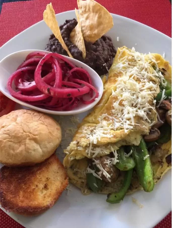 Breakfast in Ochenta Y Dos Bed & Breakfast & Spa