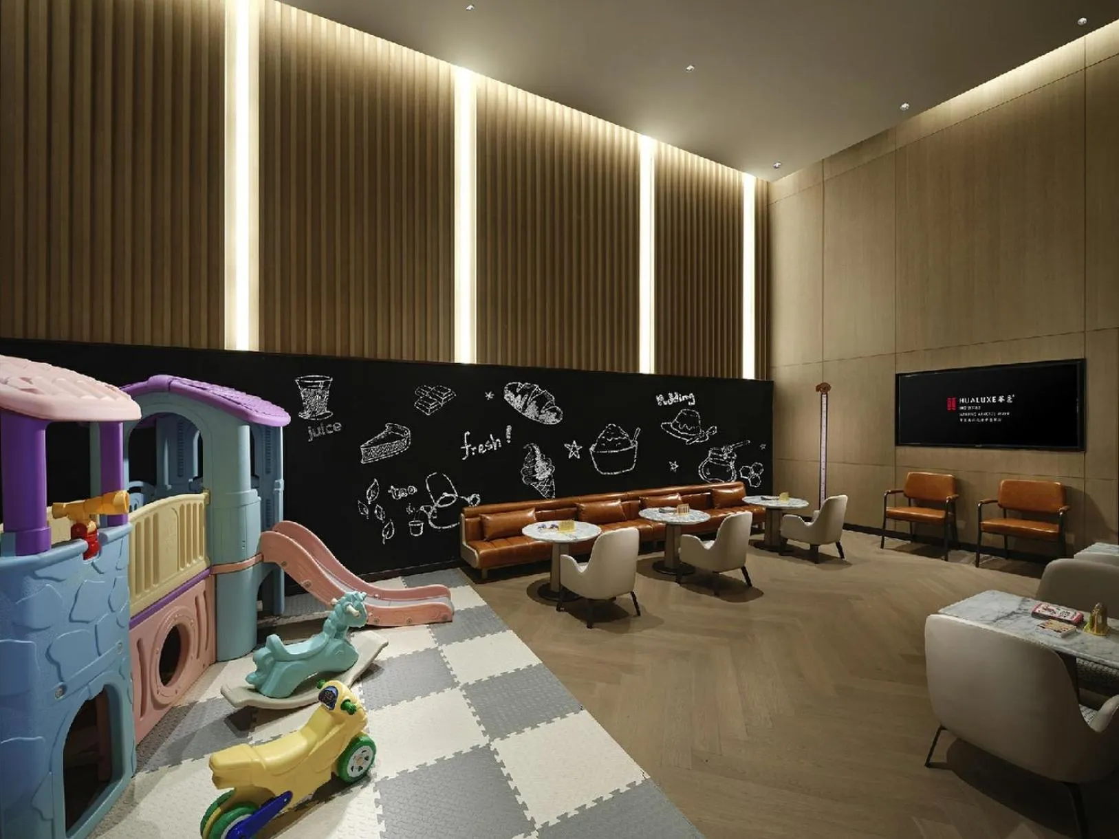 Restaurant/places to eat in HUALUXE Nanjing Yangtze River