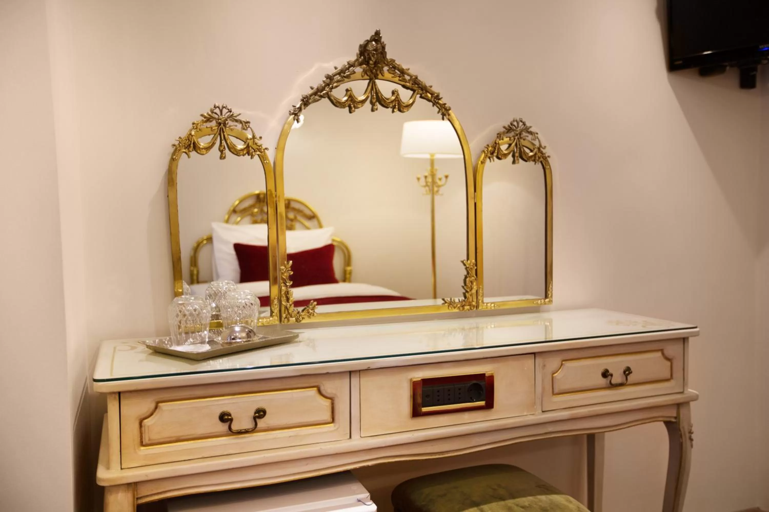 Decorative detail in Valide Sultan Konagi