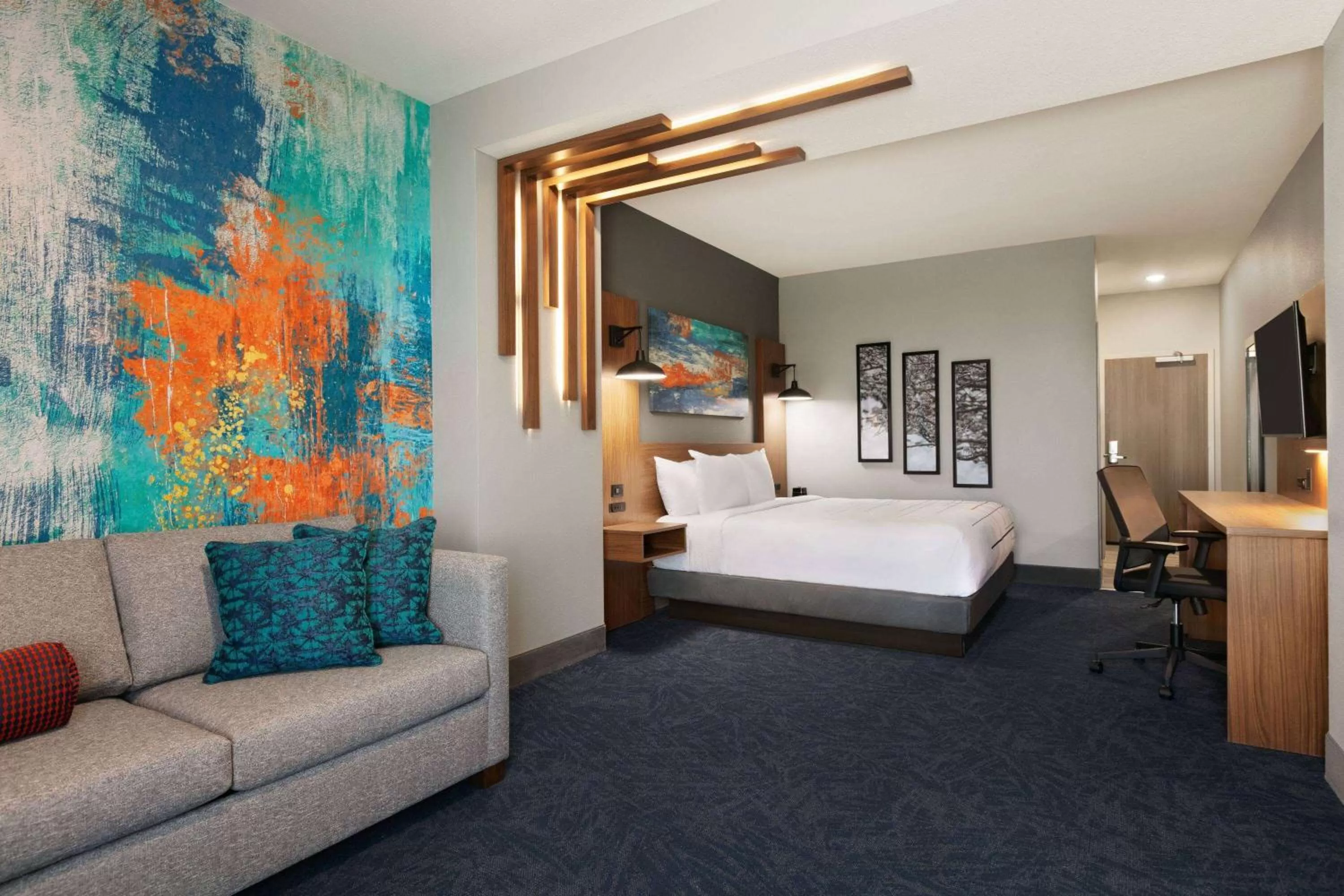 Photo of the whole room, Bed in La Quinta Inn & Suites by Wyndham College Station North