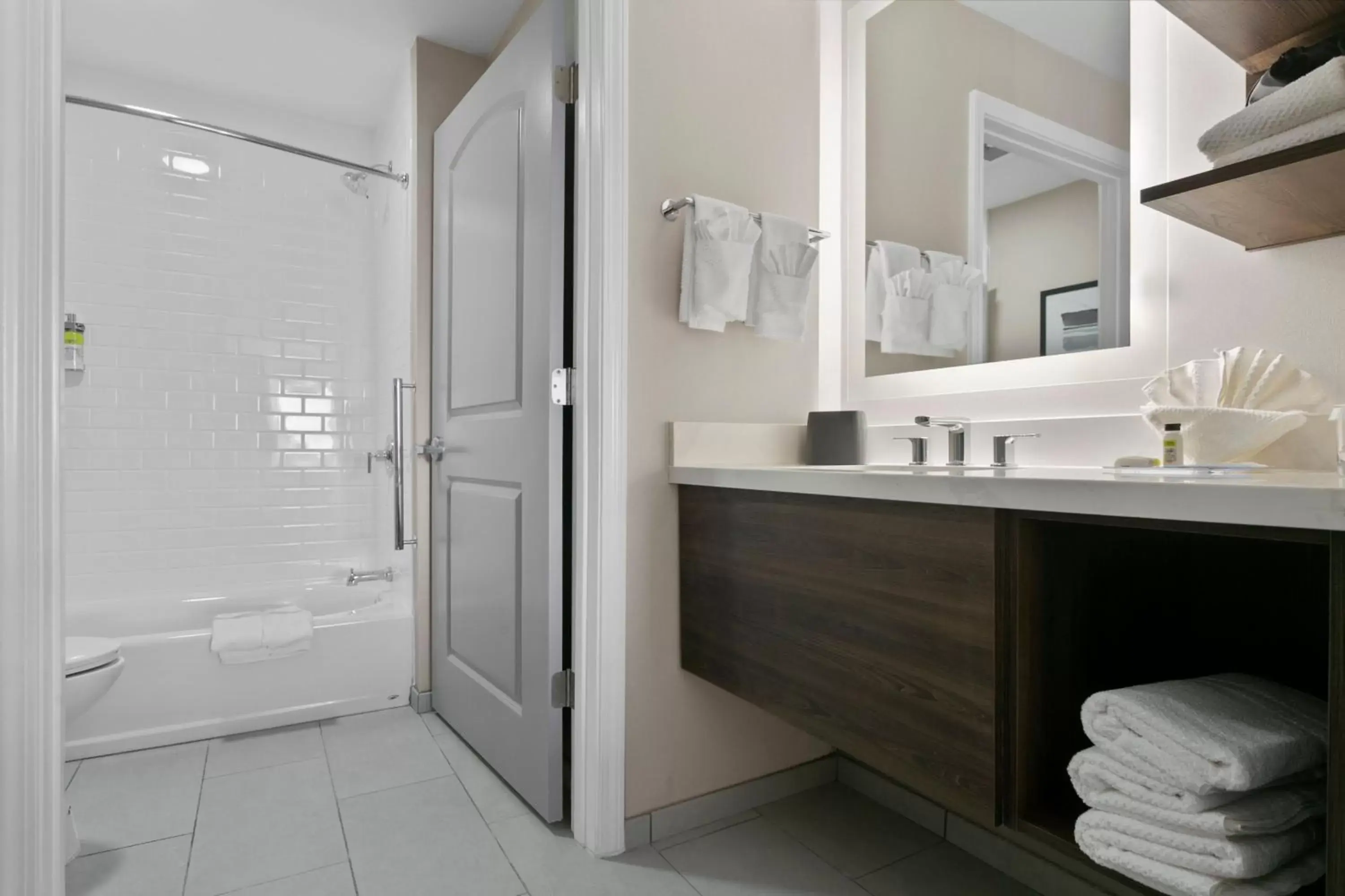 Two Bedroom Suite with One Queen Bed and Two Double Beds - Non-Smoking in Staybridge Suites - Atlanta NE - Duluth, an IHG Hotel Two Bedroom Suite with One Queen Bed and Two Double Beds - Non-Smoking in Staybridge Suites - Atlanta NE - Duluth, an IHG Hotel