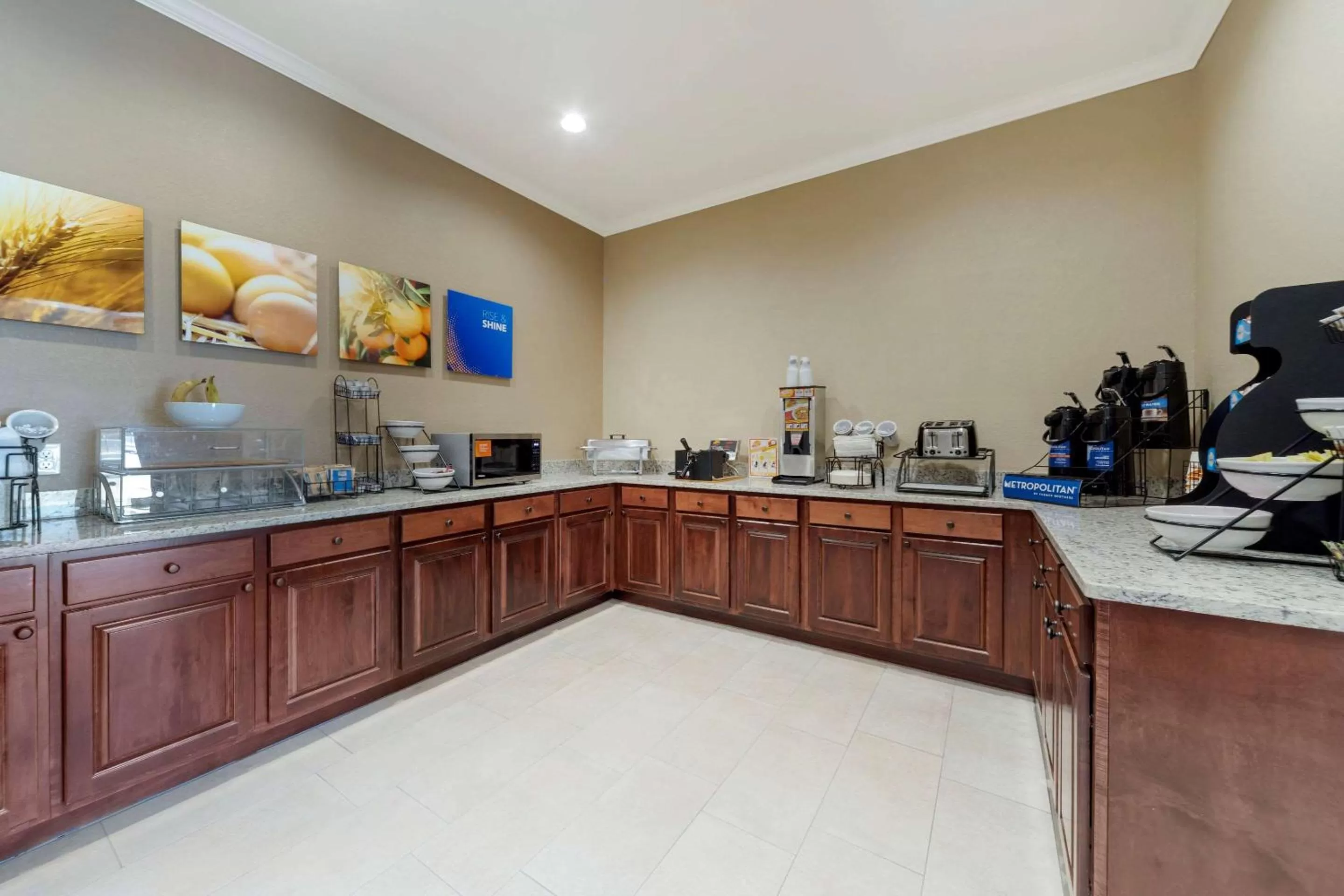 Restaurant/places to eat in Comfort Inn & Suites Harrah