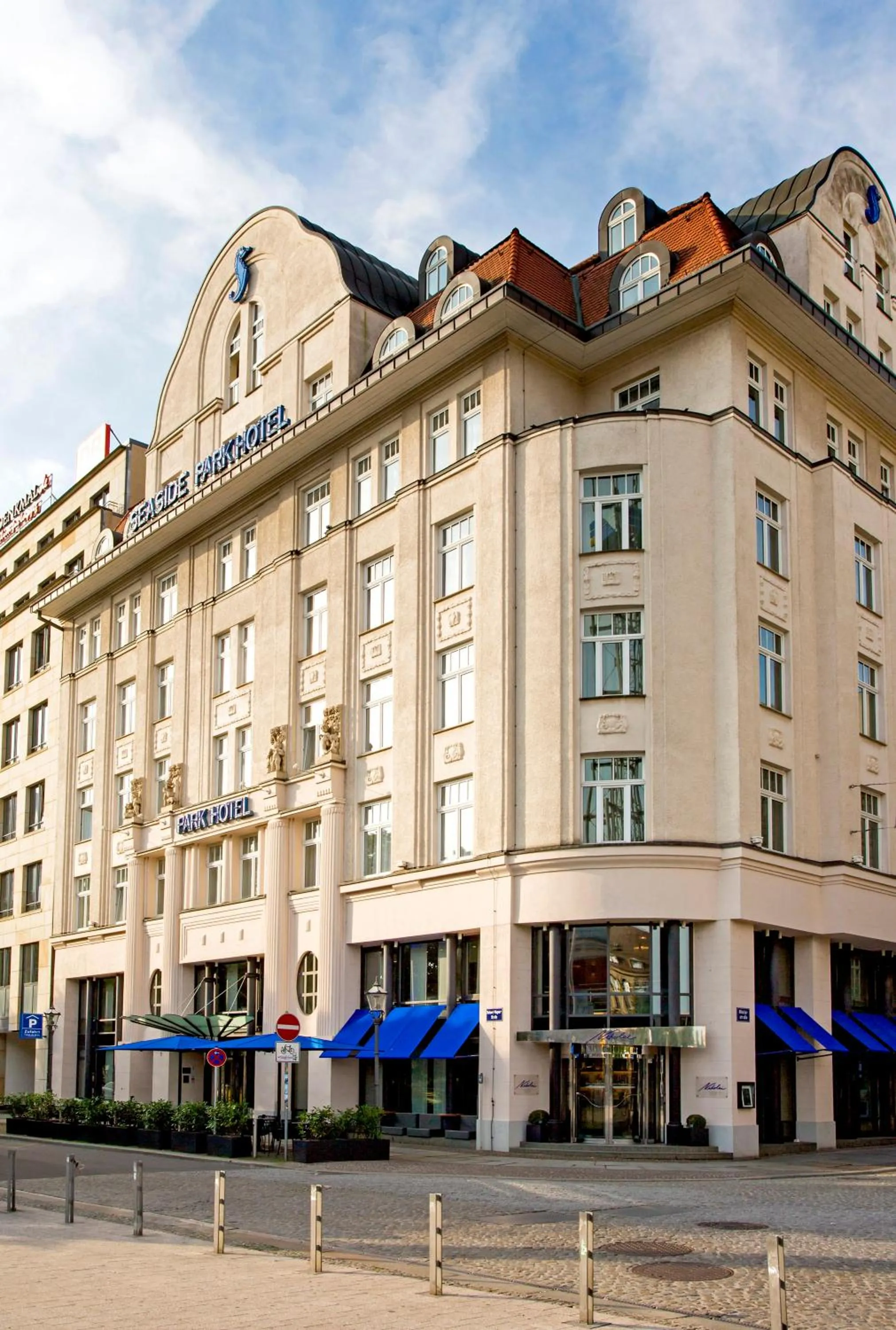 Facade/entrance in Seaside Park Hotel Leipzig