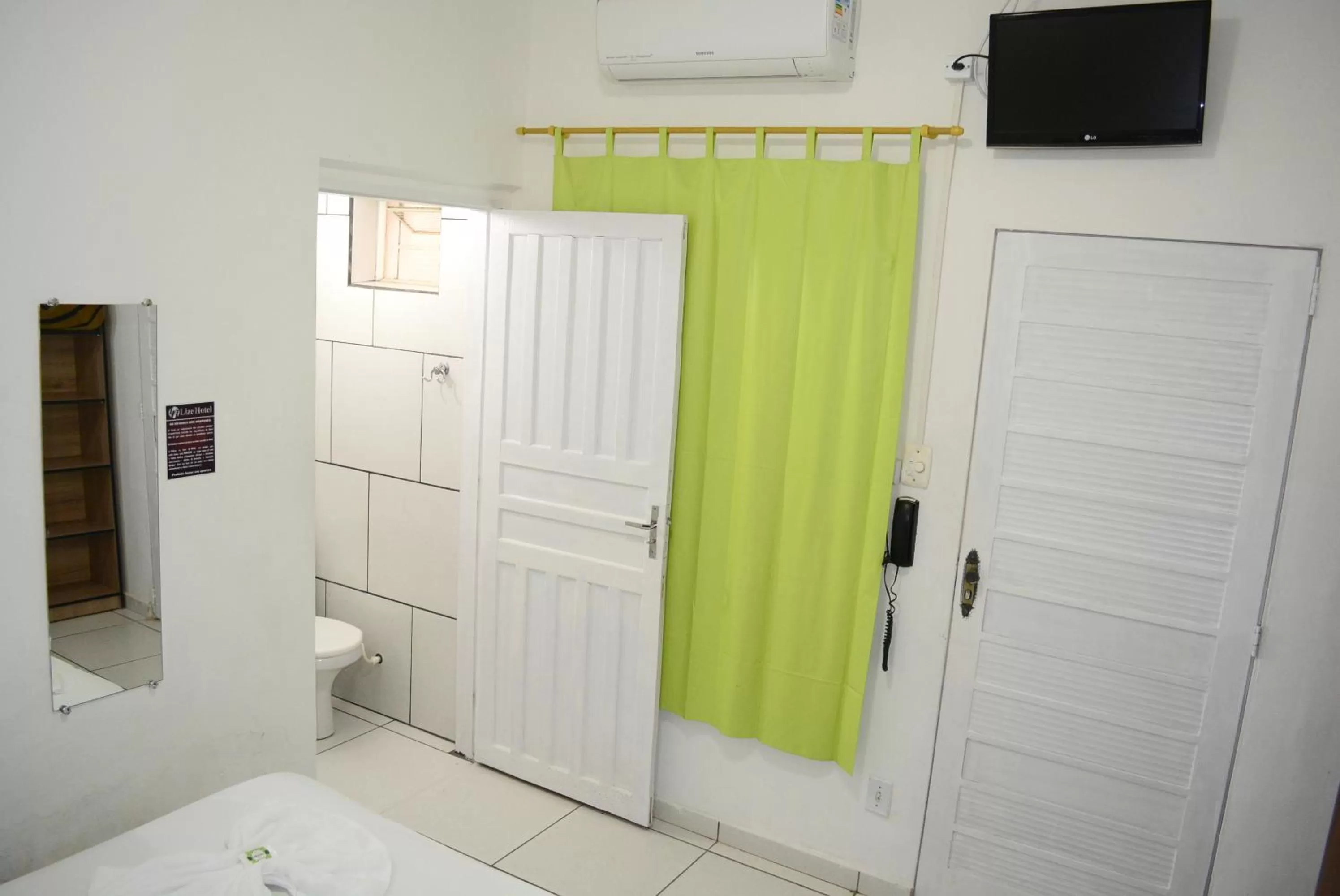 TV/Entertainment Center in Lize Hotel Rodoviária