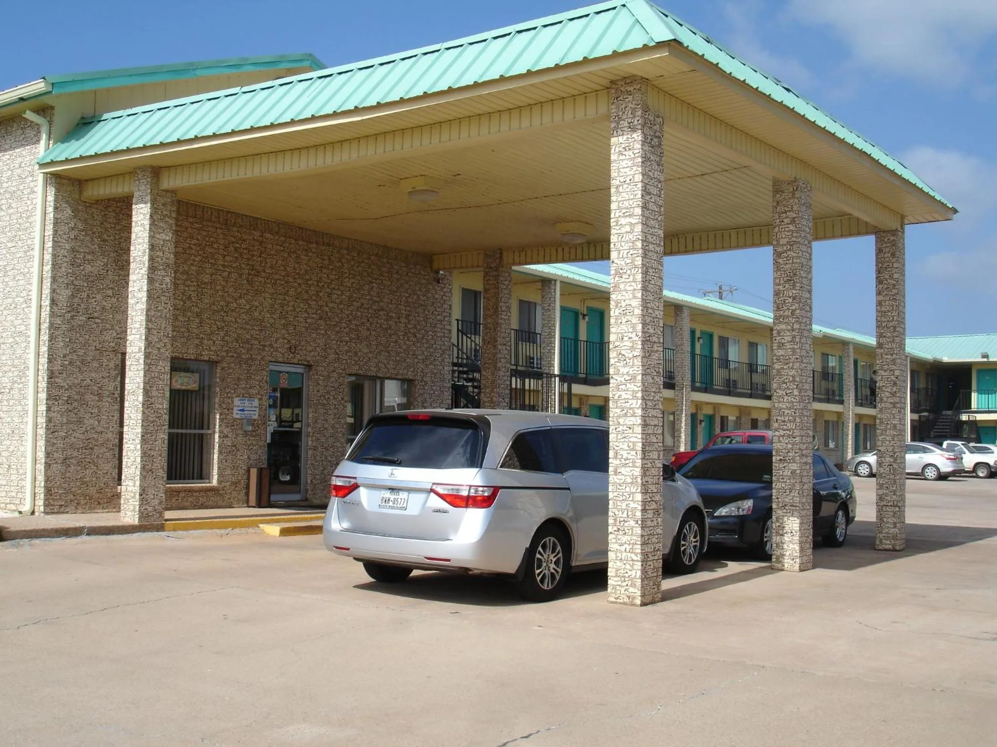 Facade/entrance in Antilley Inn