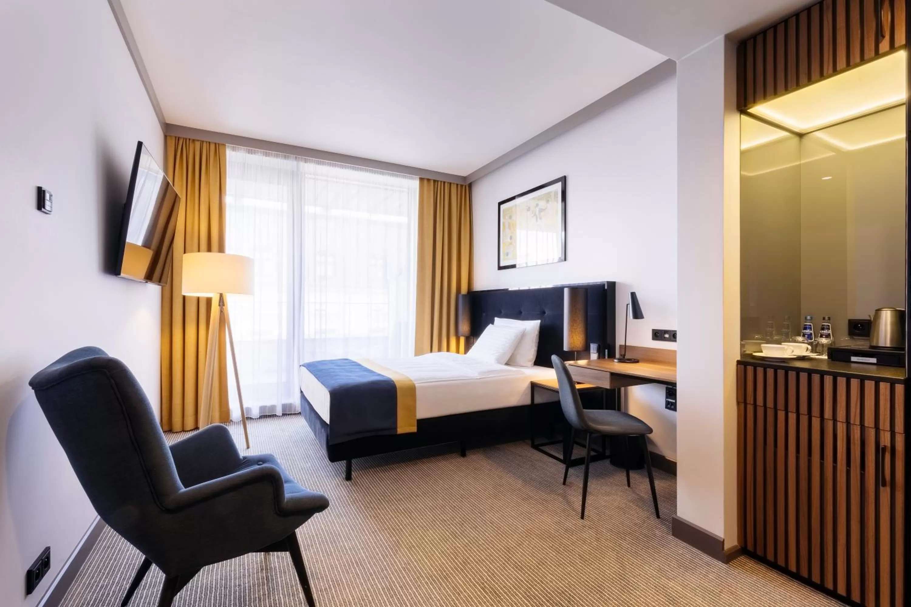 Photo of the whole room, Bed in Grand Ascot Hotel