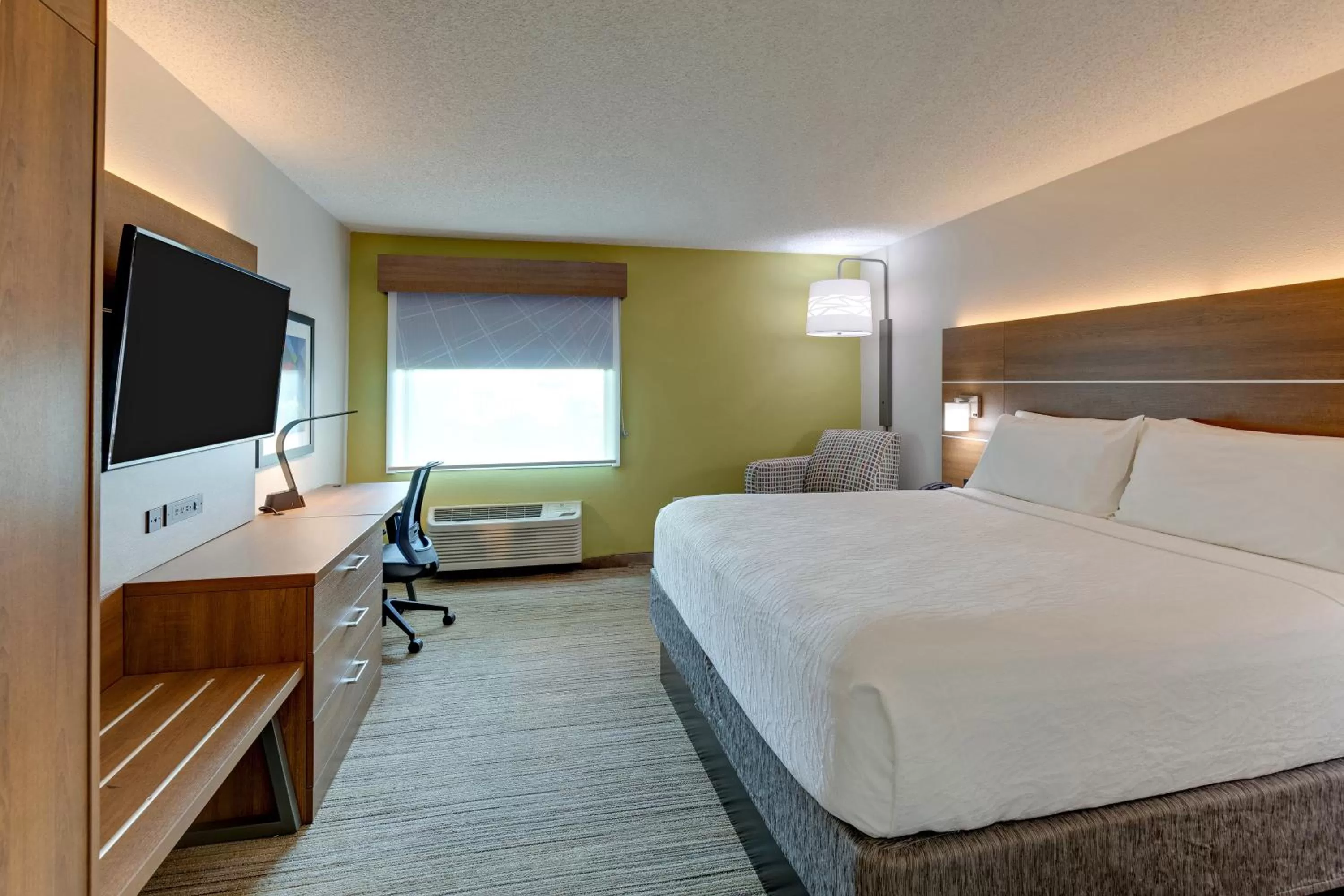 Photo of the whole room, Bed in Holiday Inn Express Nashville W-I40 by IHG