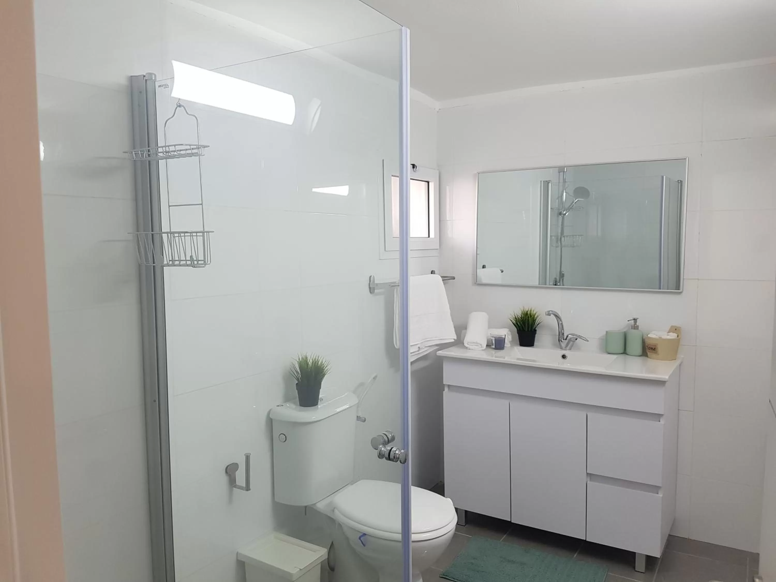 Bathroom in אבני החושן- Avnei Hoshen