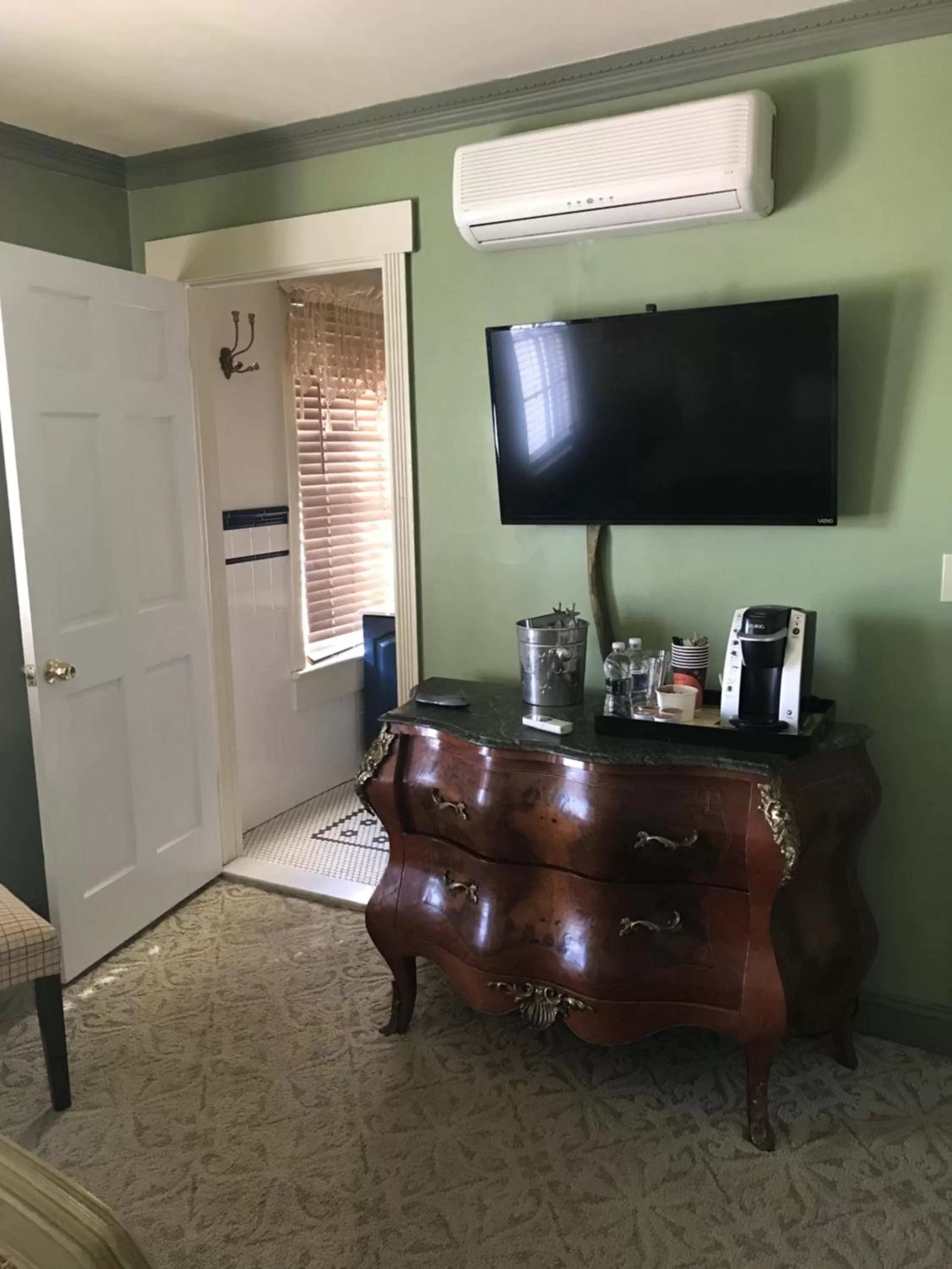 TV and multimedia, TV/Entertainment Center in Elaine's Cape May Boutique Hotel