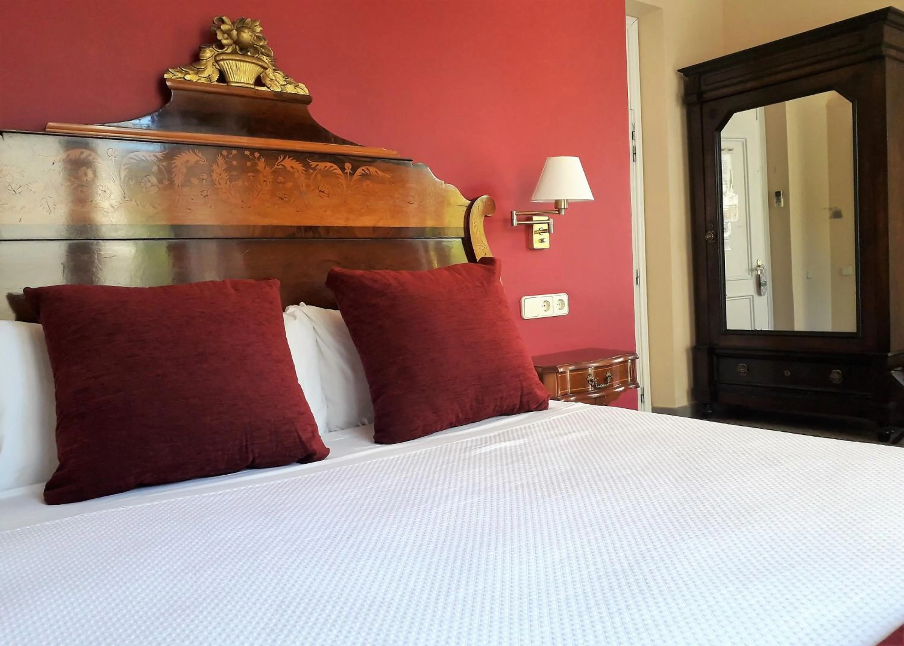 Bed in Hotel Noucentista