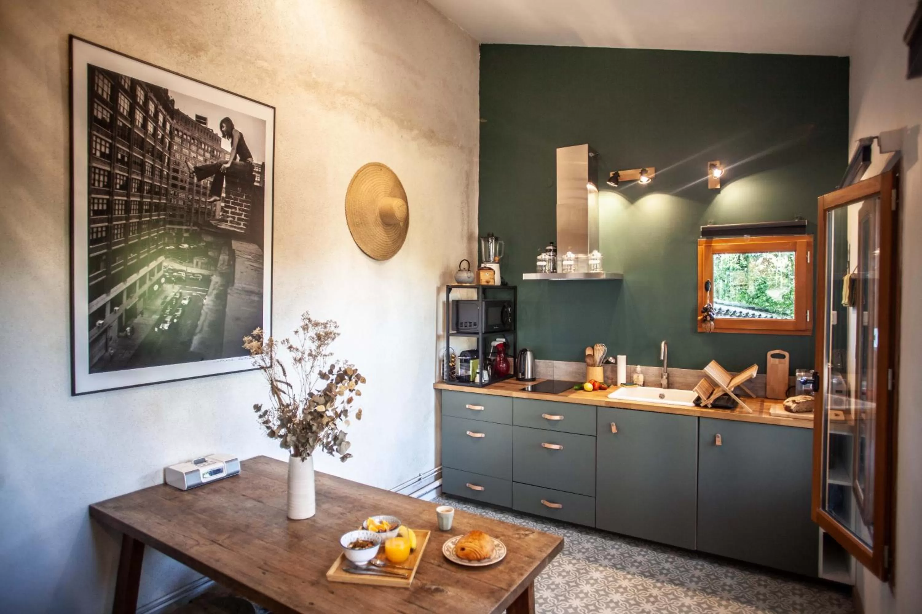 Kitchen or kitchenette in LYONEST chambre d'hôtes