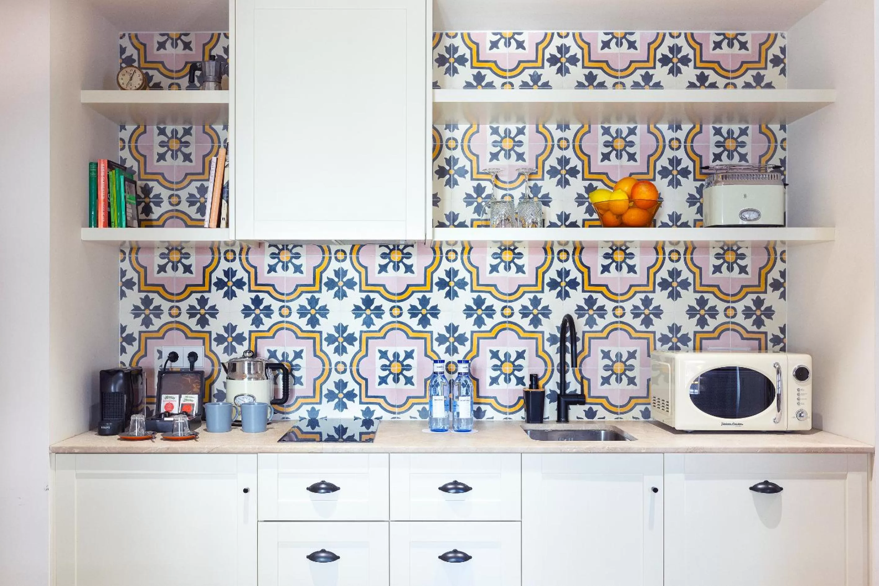 kitchen in Samaritana Suites