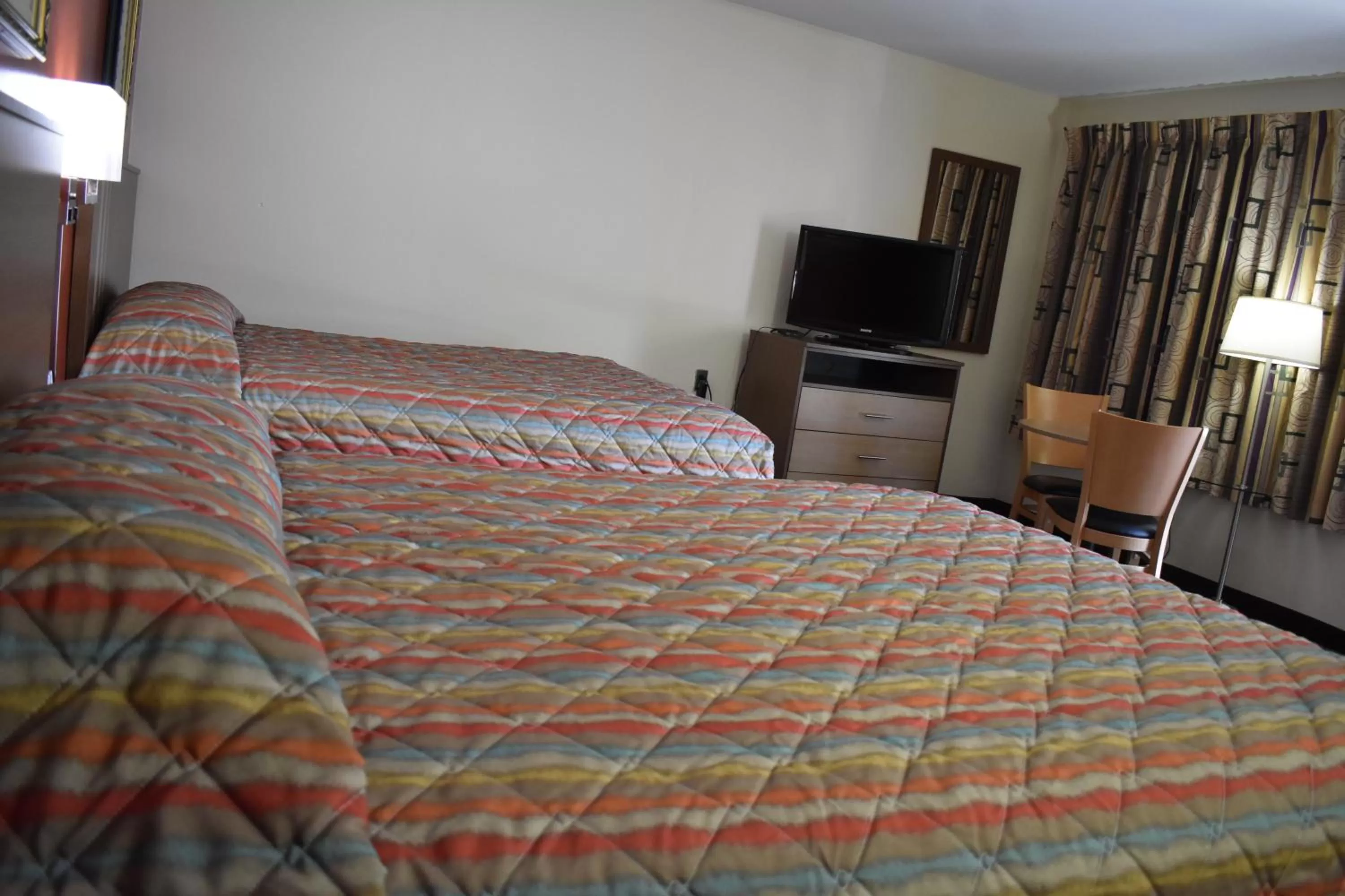 Bed in South Hills Motel