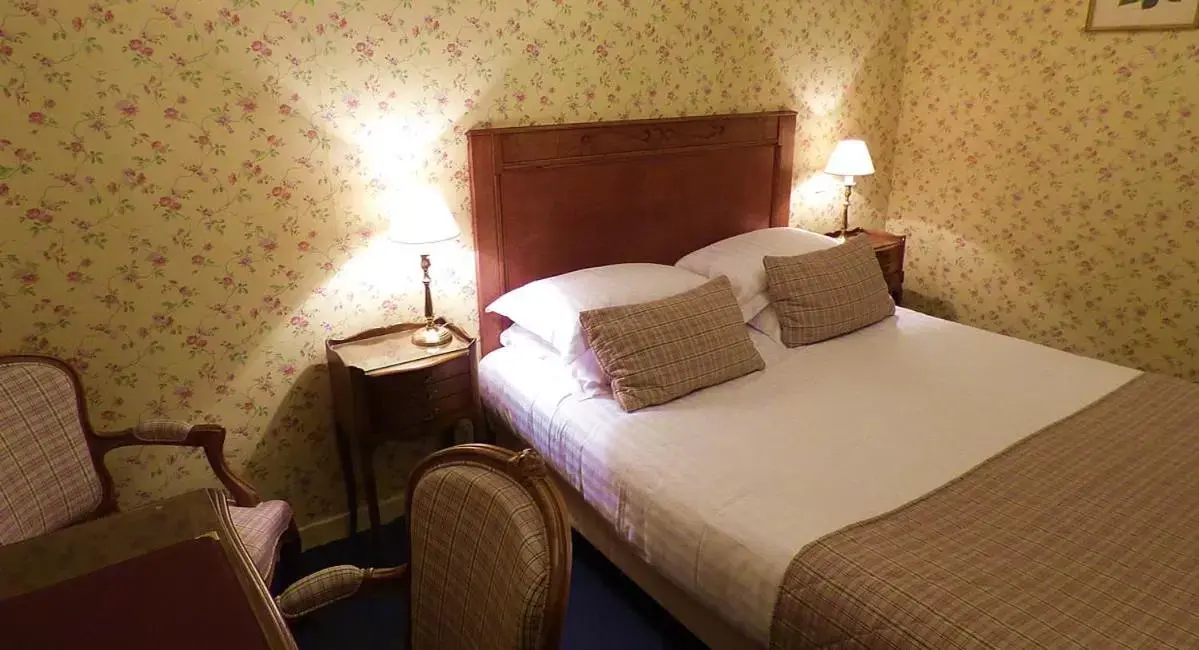 Classic Double Room in Hôtel Le Choiseul Classic Double Room in Hôtel Le Choiseul