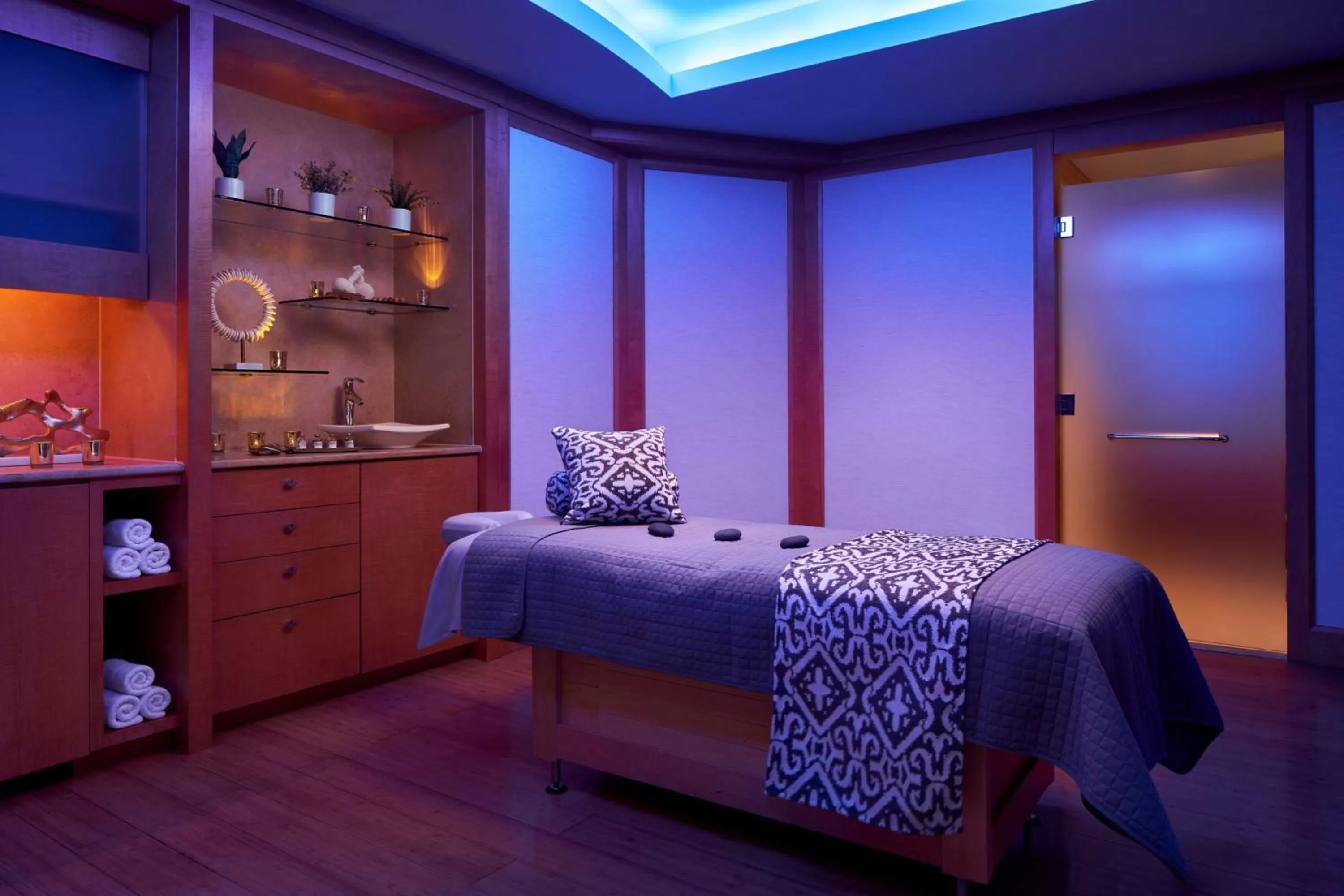 Spa and wellness centre/facilities, Bed in The Opus Westchester, Autograph Collection