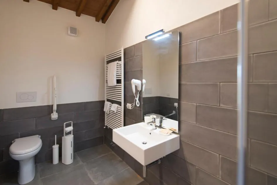 Bathroom in Pistoia Nursery Campus - agriturismo in città