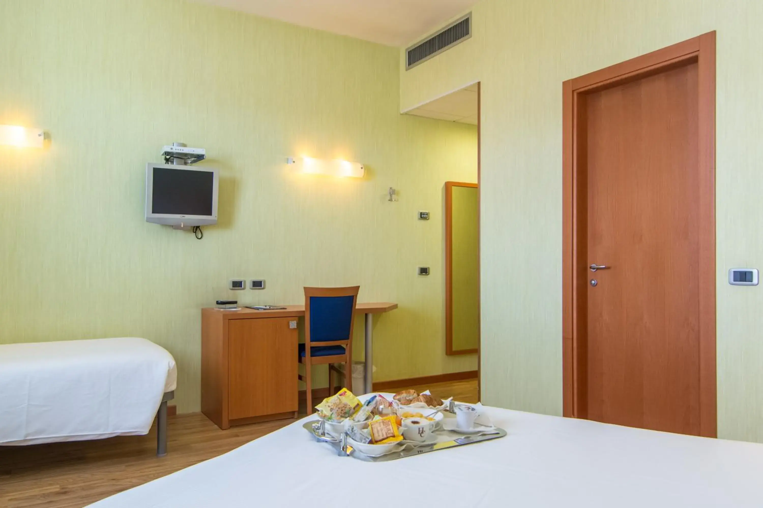 Triple Room in Hotel Concorde Triple Room in Hotel Concorde