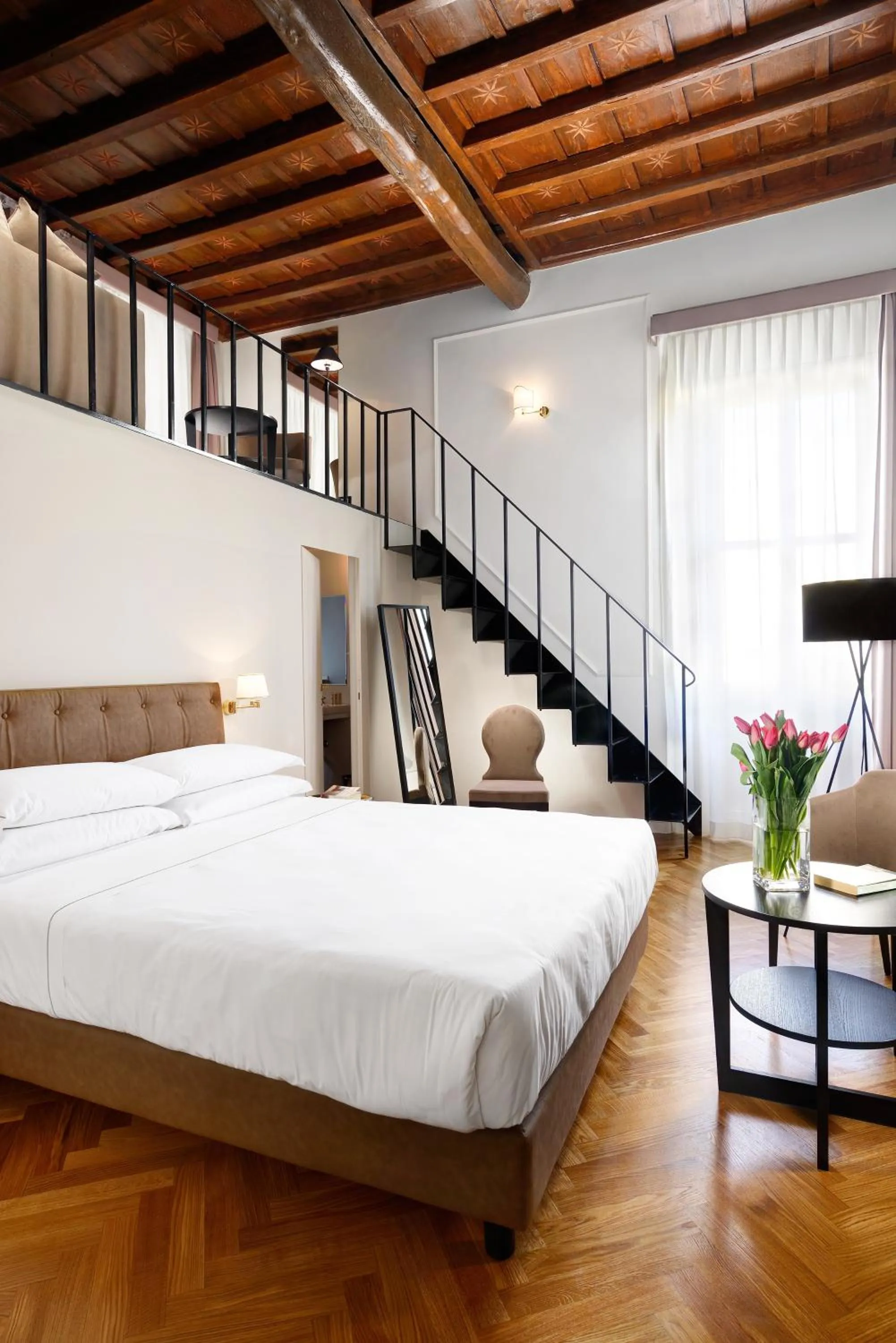 Bed in Splendor Suite Rome - Suites & Apartments
