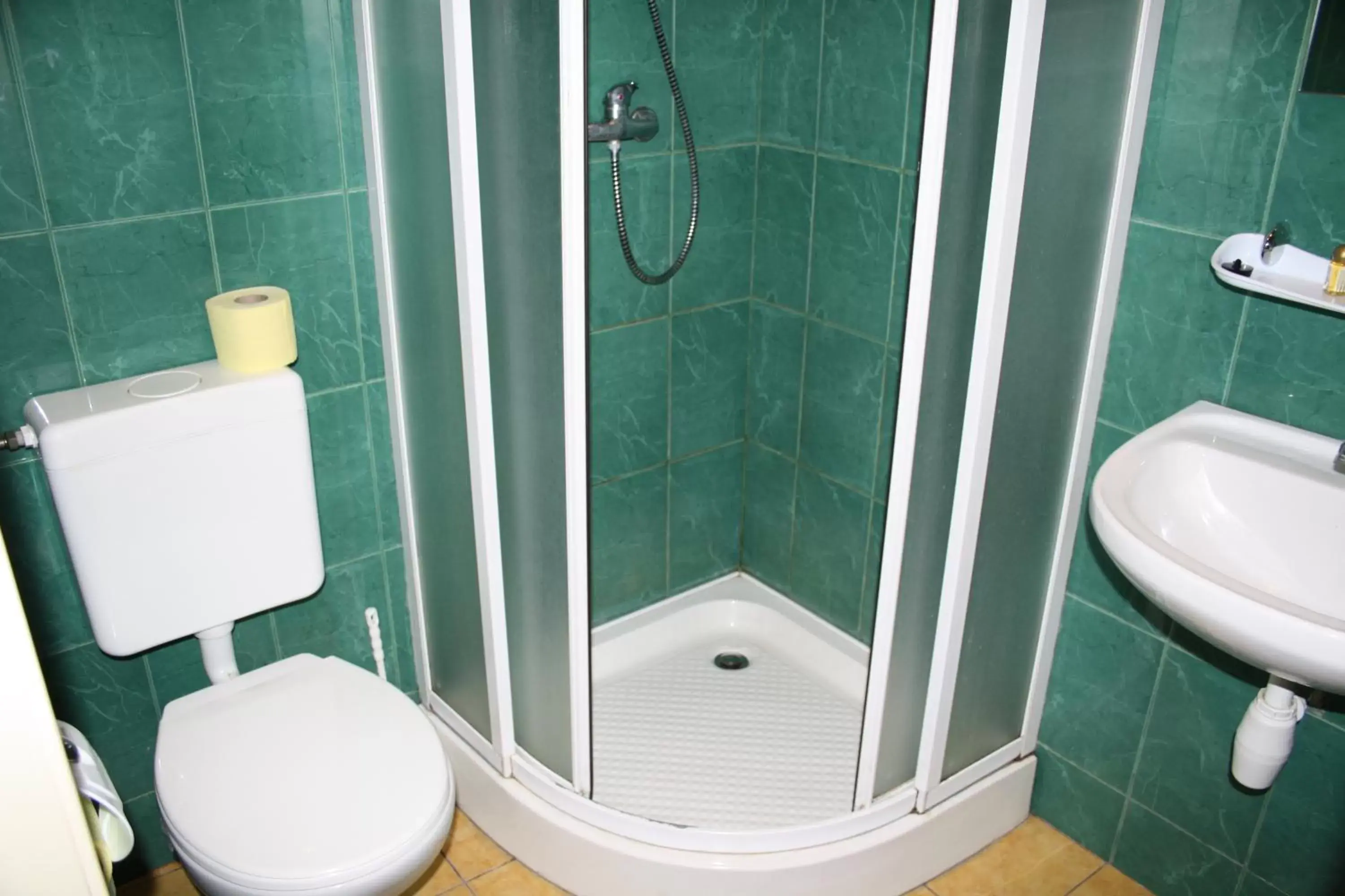 Budget Double or Twin Room in FKoka Budget Double or Twin Room in FKoka