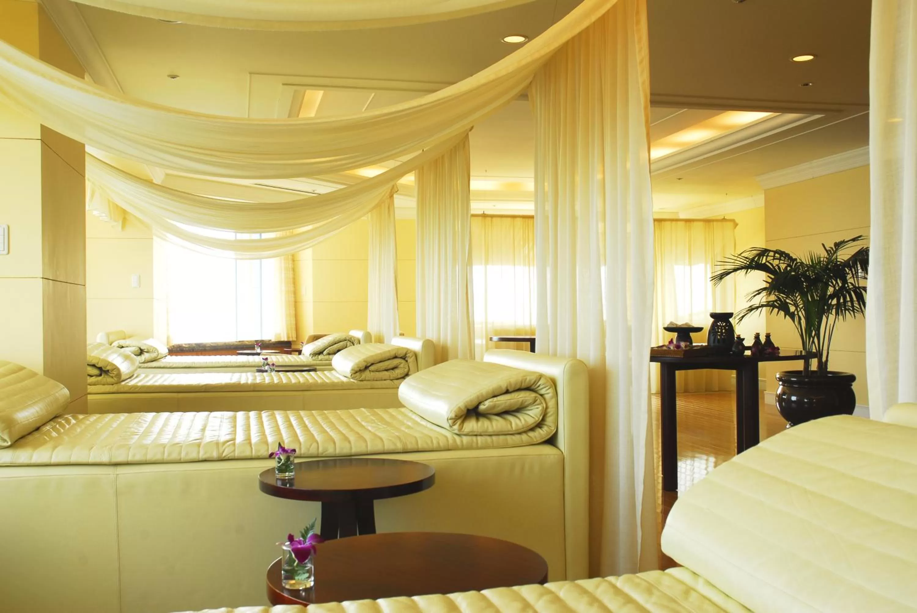 Spa and wellness centre/facilities, Bed in Phoenix Seagaia Ocean Tower