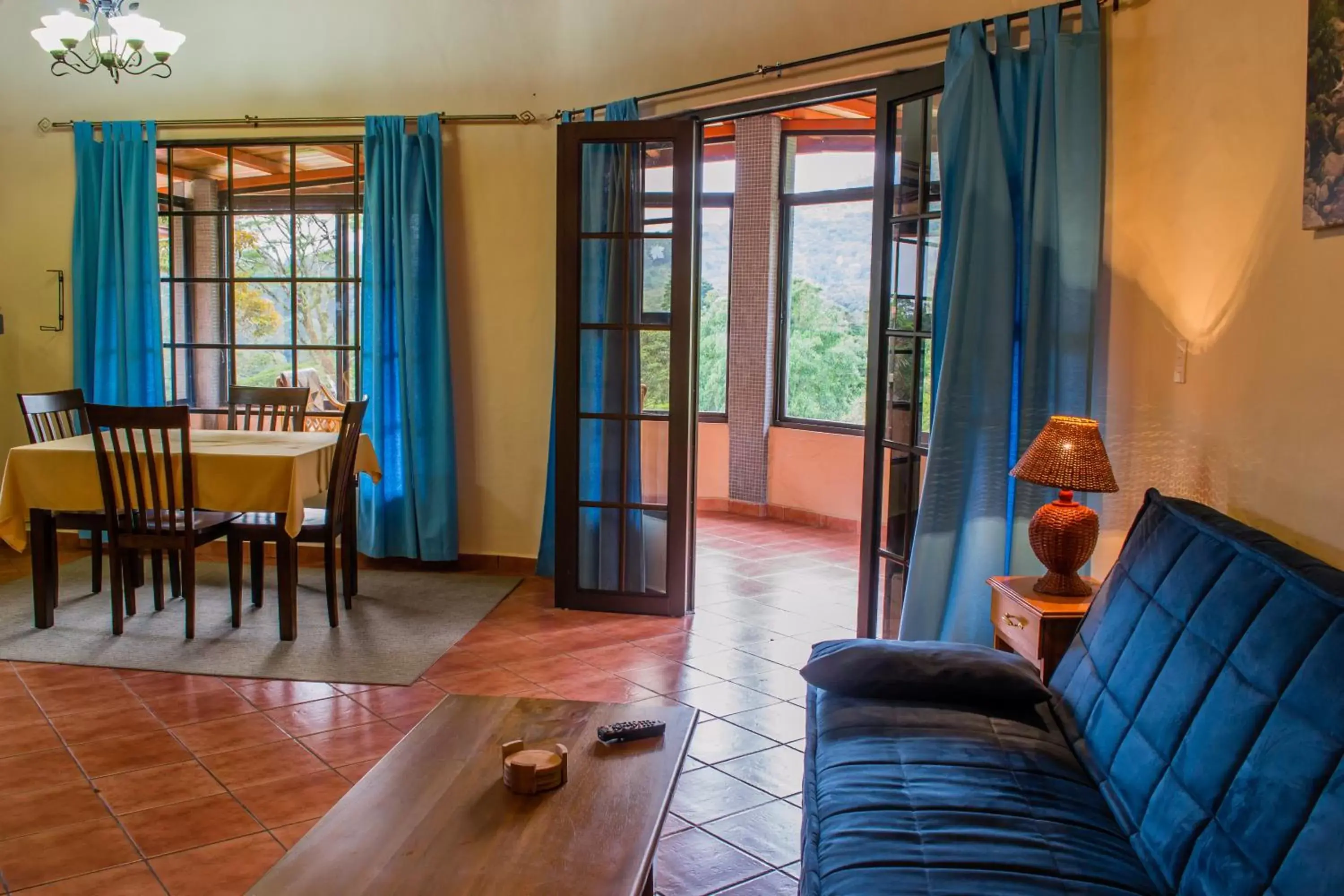 Family Suite in The Inn at Palo Alto Family Suite in The Inn at Palo Alto