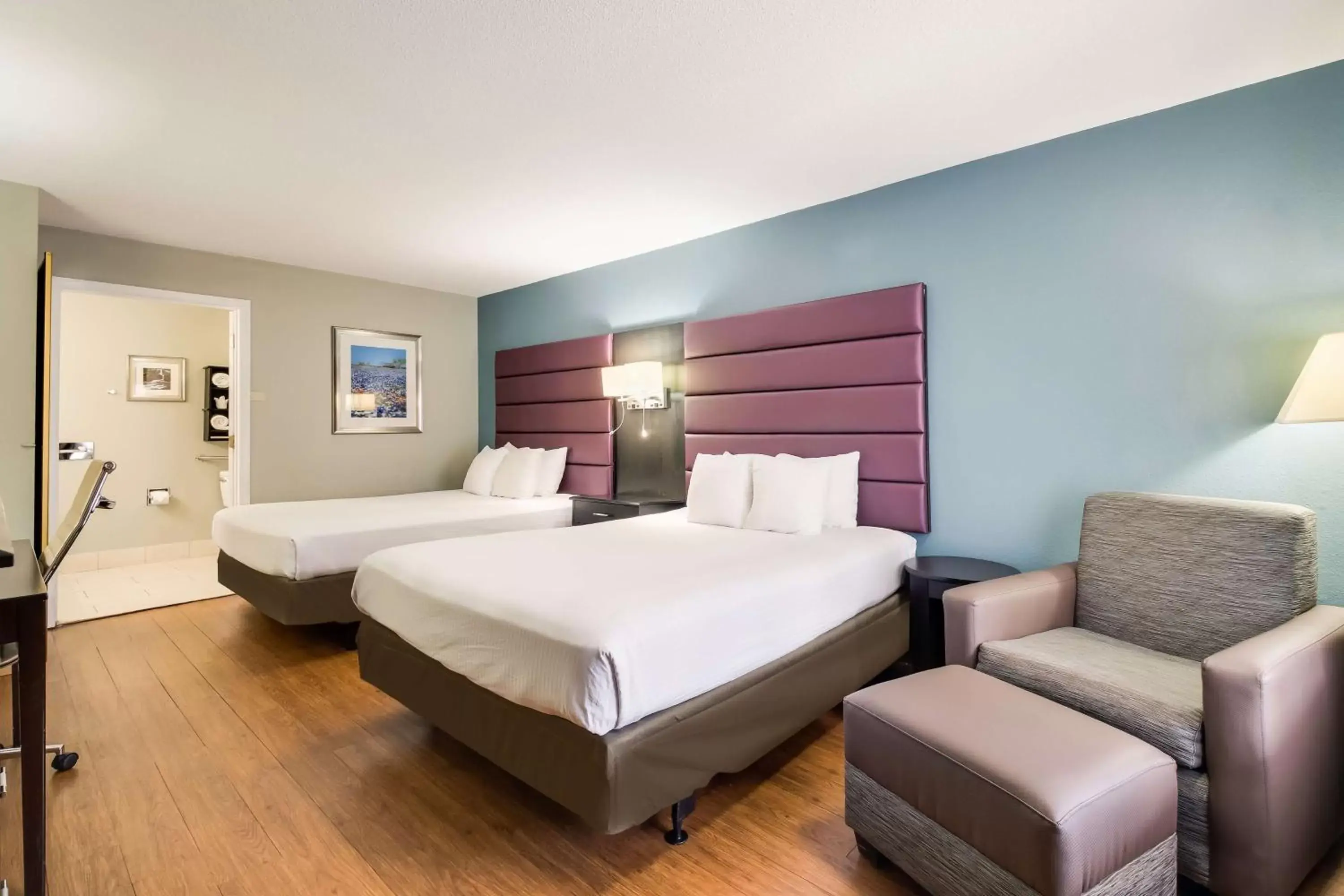 Queen Room with Two Queen Beds - Disability Access in Best Western Inn Winchester Queen Room with Two Queen Beds - Disability Access in Best Western Inn Winchester