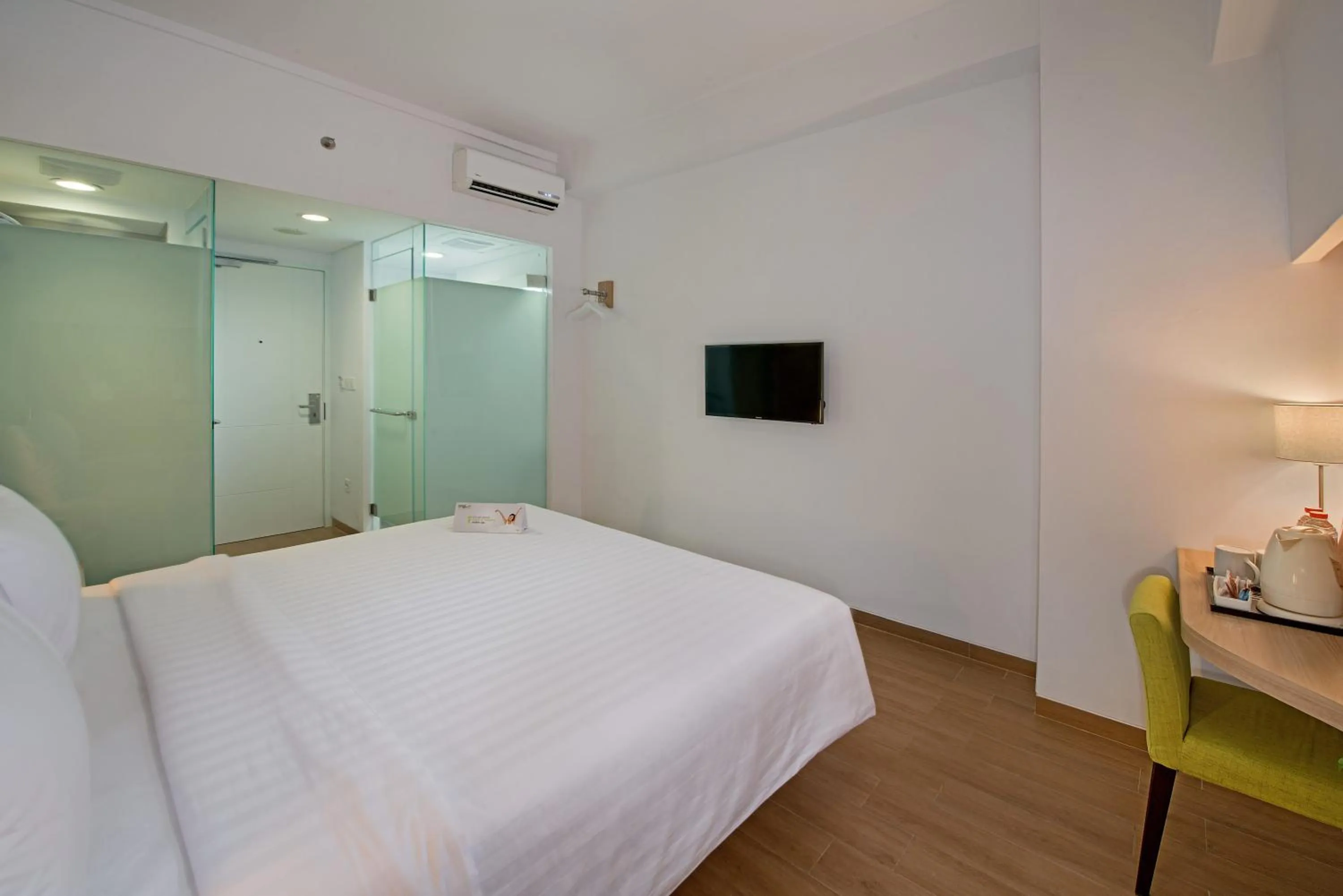 Bedroom, Bed in Whiz Prime Hotel Pajajaran Bogor