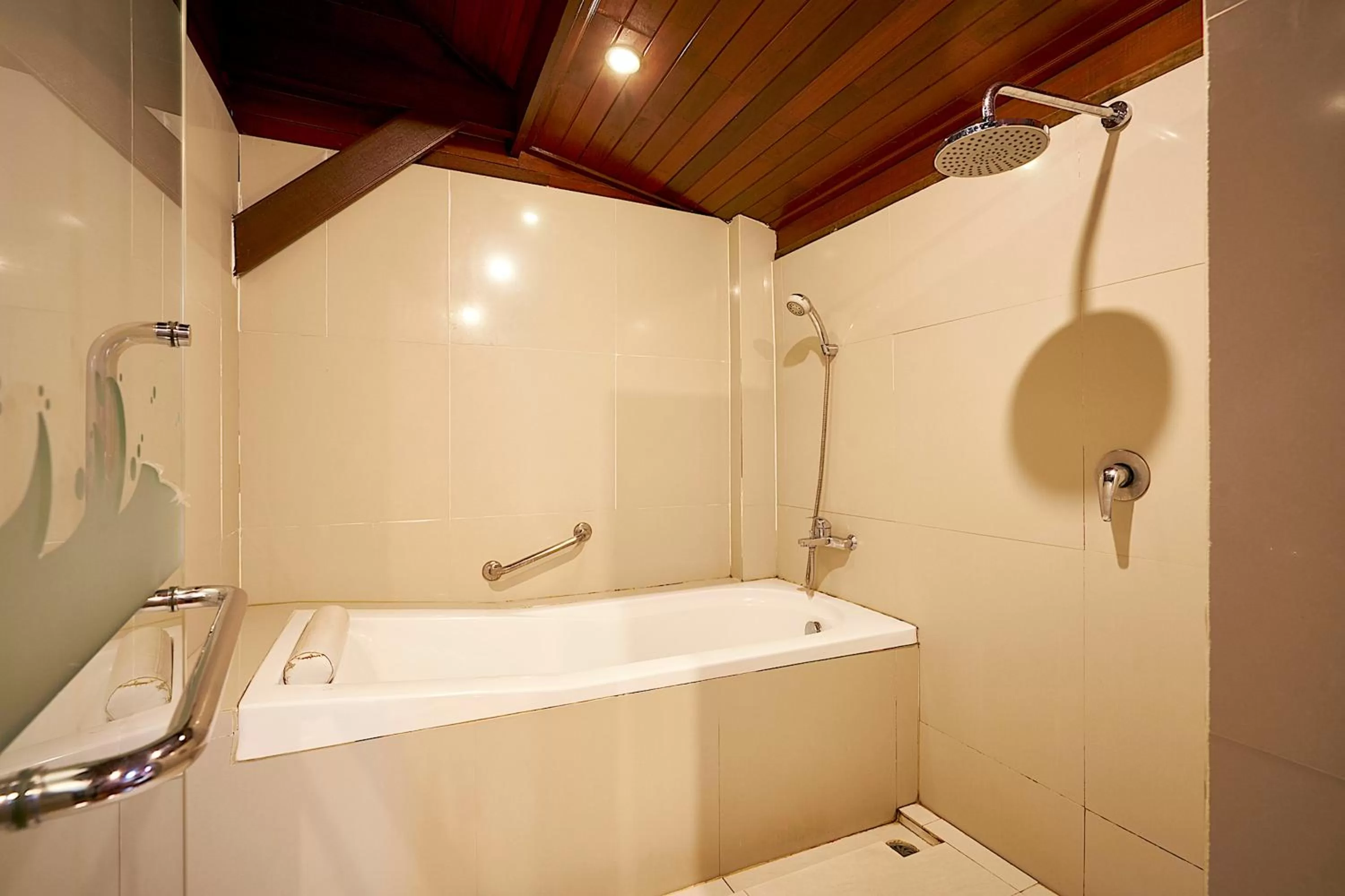 Bathroom in Ruenkanok Thaihouse Resort