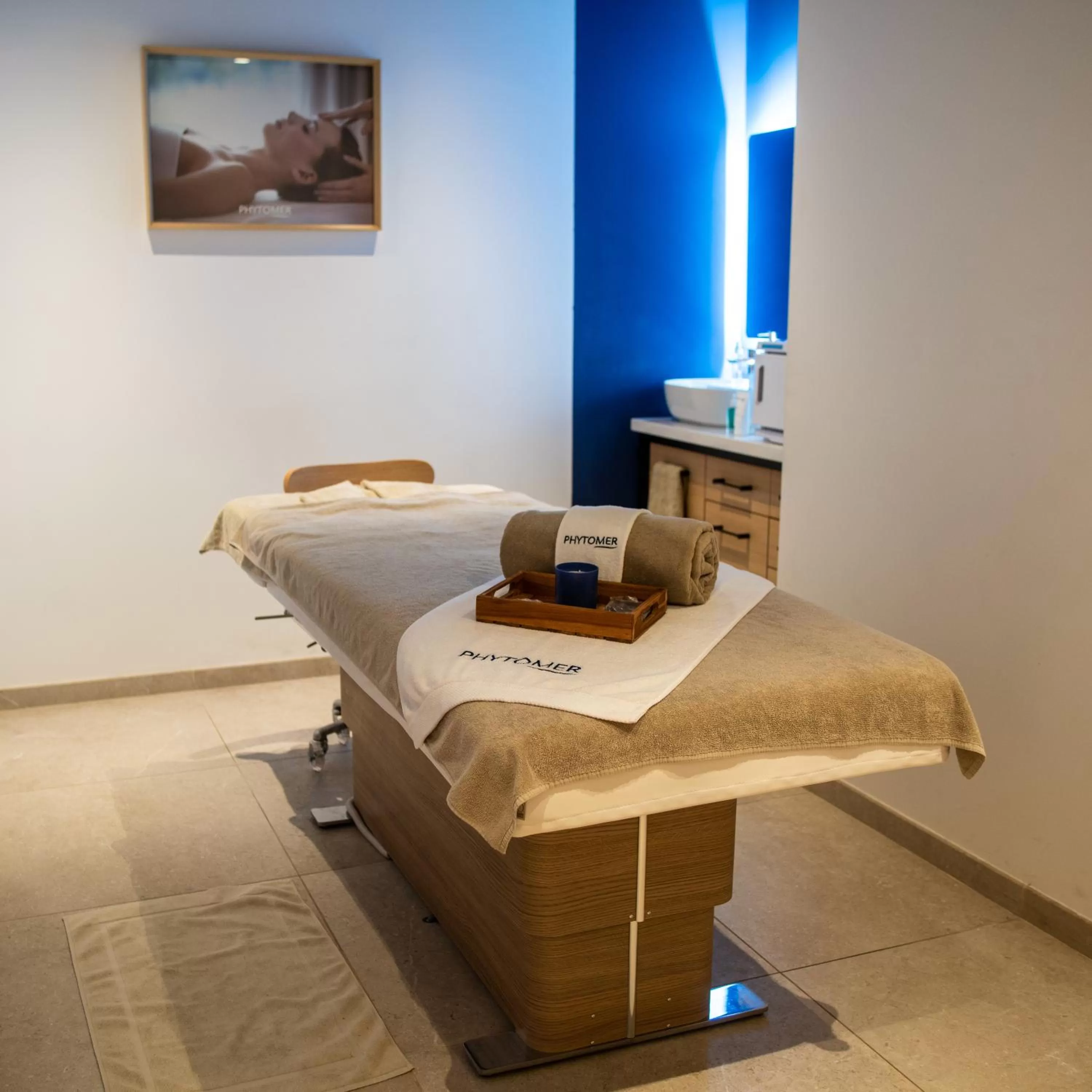 Massage, Bed in Mercure Avignon TGV Hotel & Spa