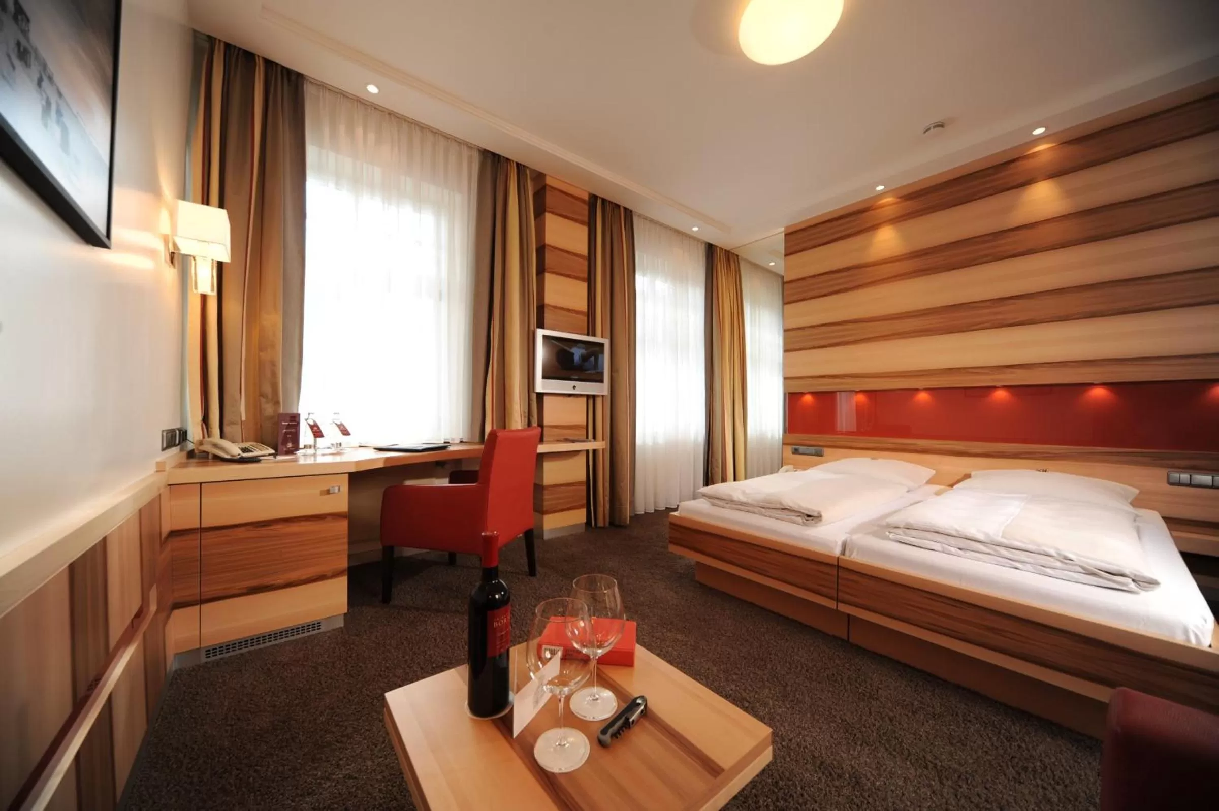 Photo of the whole room, Bed in Hotel Torbräu