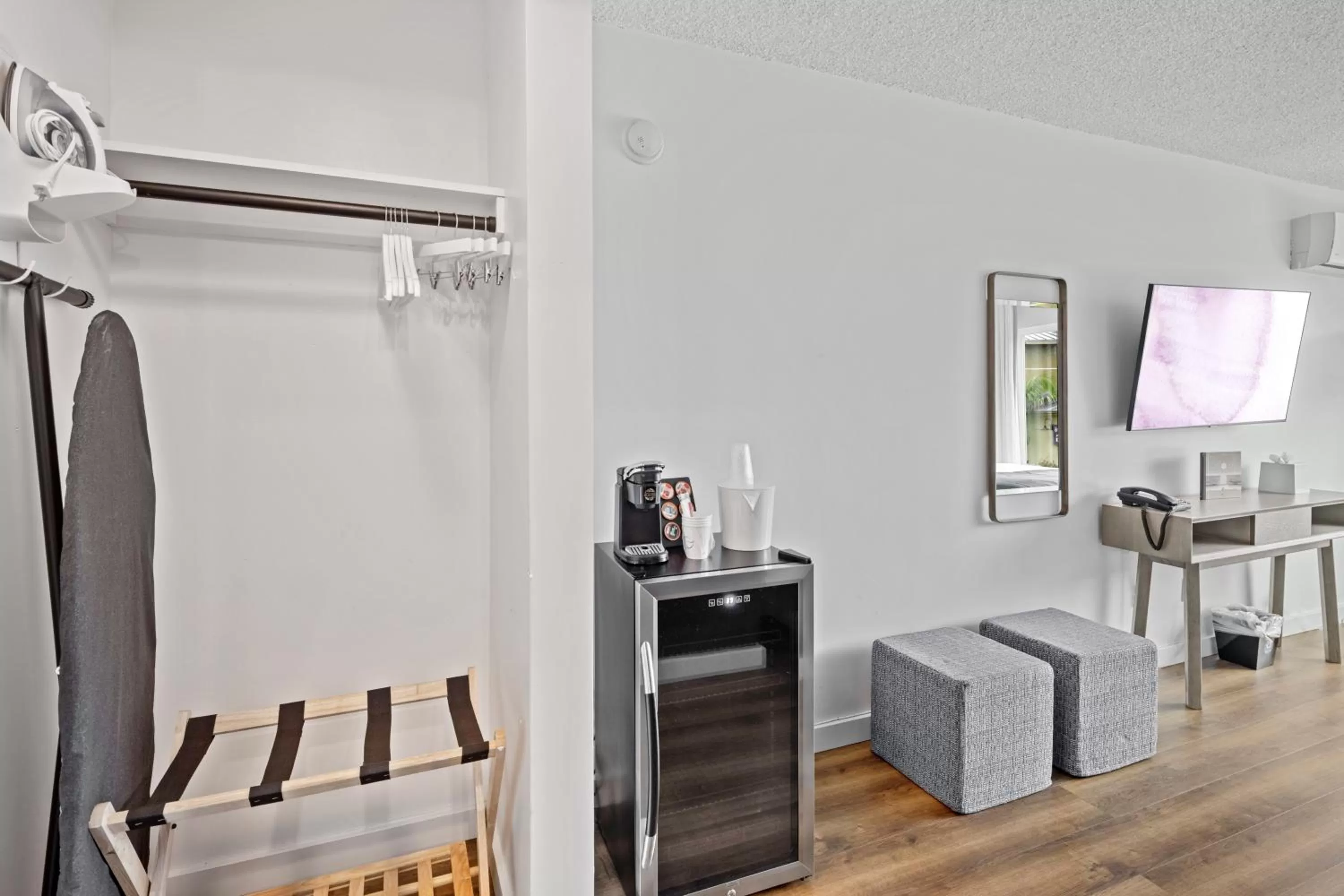 Bedroom in Sea Harbor Hotel - San Diego