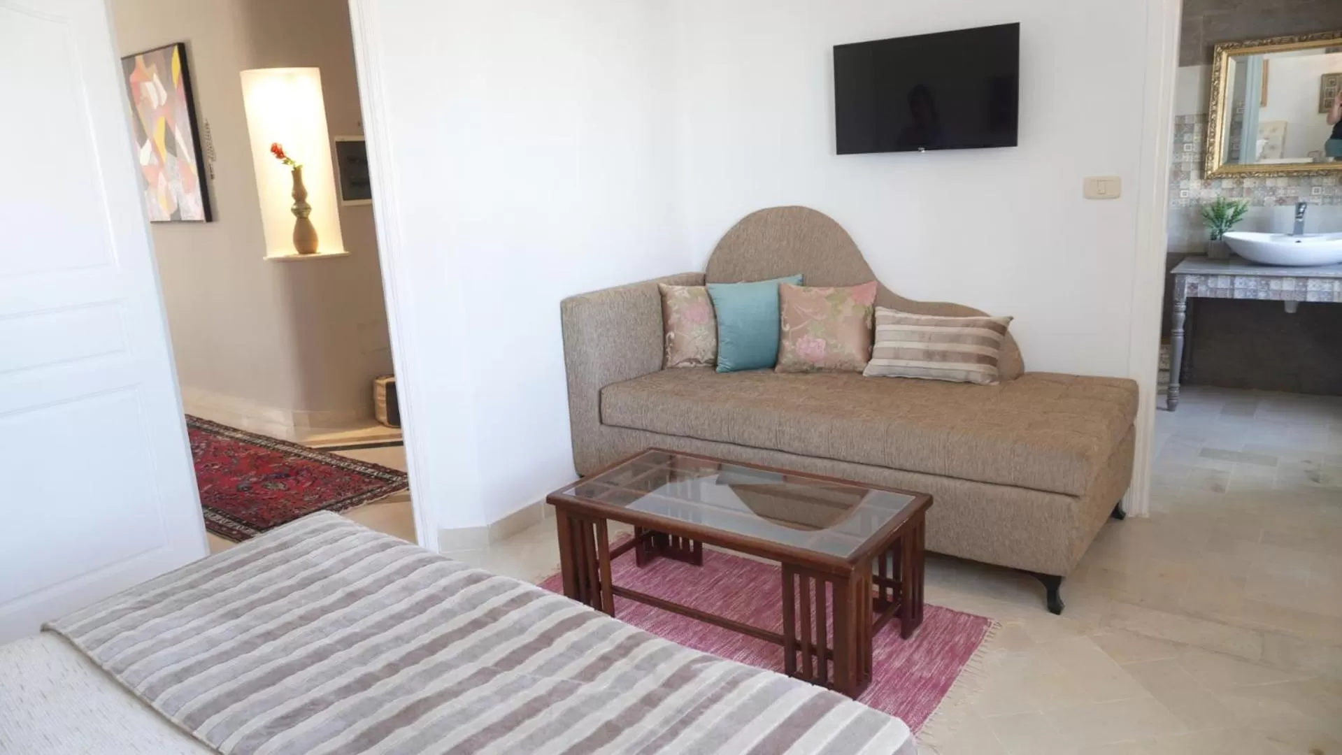 TV and multimedia, Seating Area in Dar Khereddine