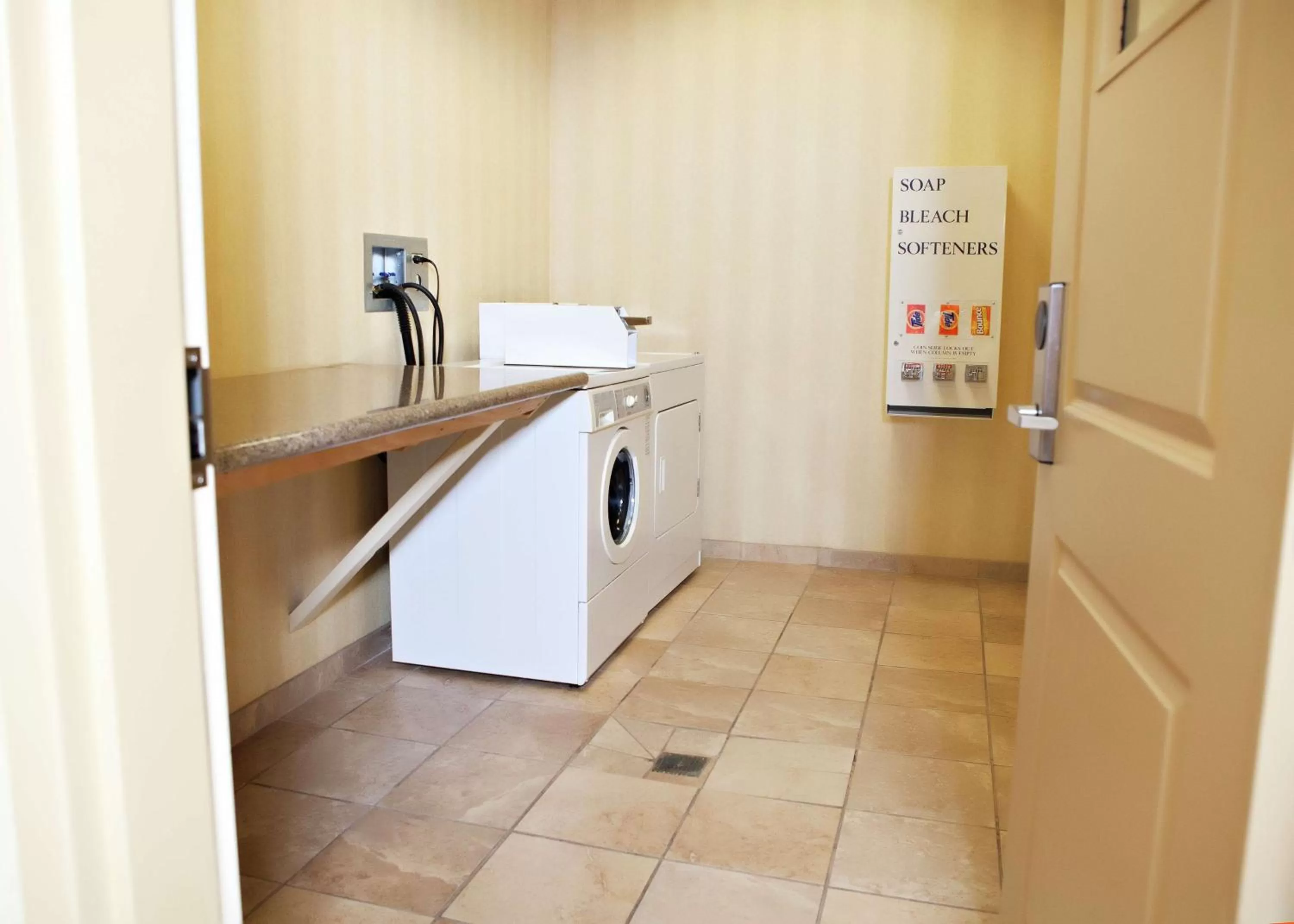 Property building in Hampton Inn Martin