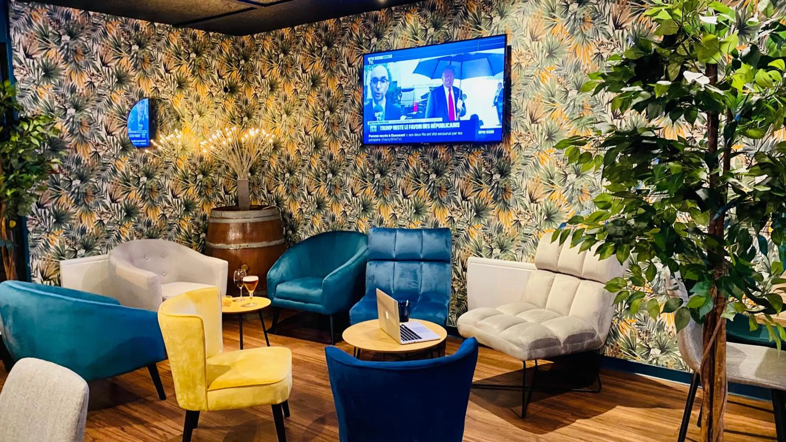 Seating Area in Campanile Laon