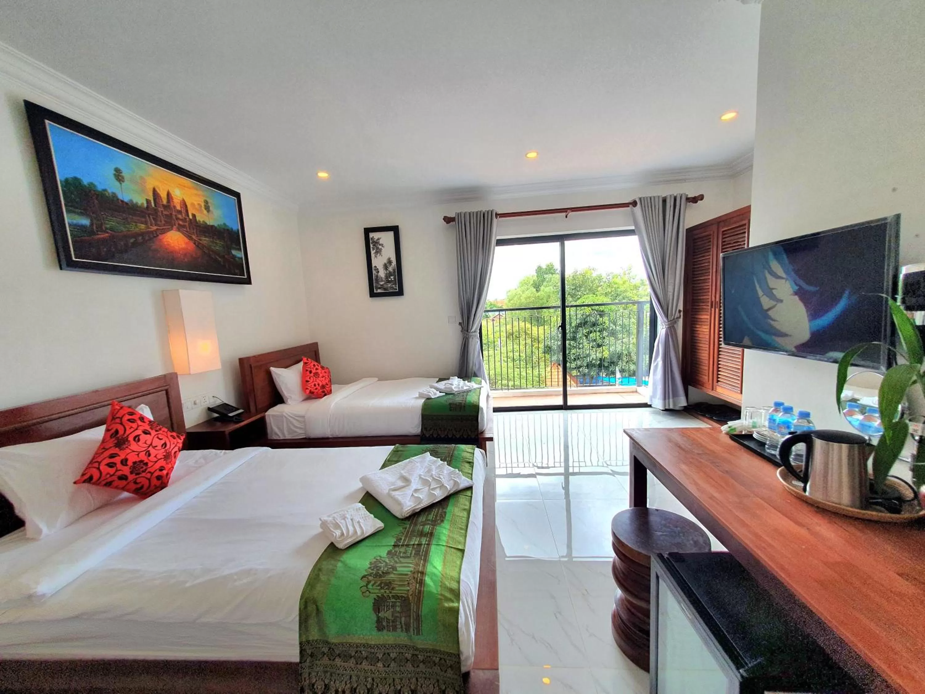 Bed in Long Night Siem Reap Hotel