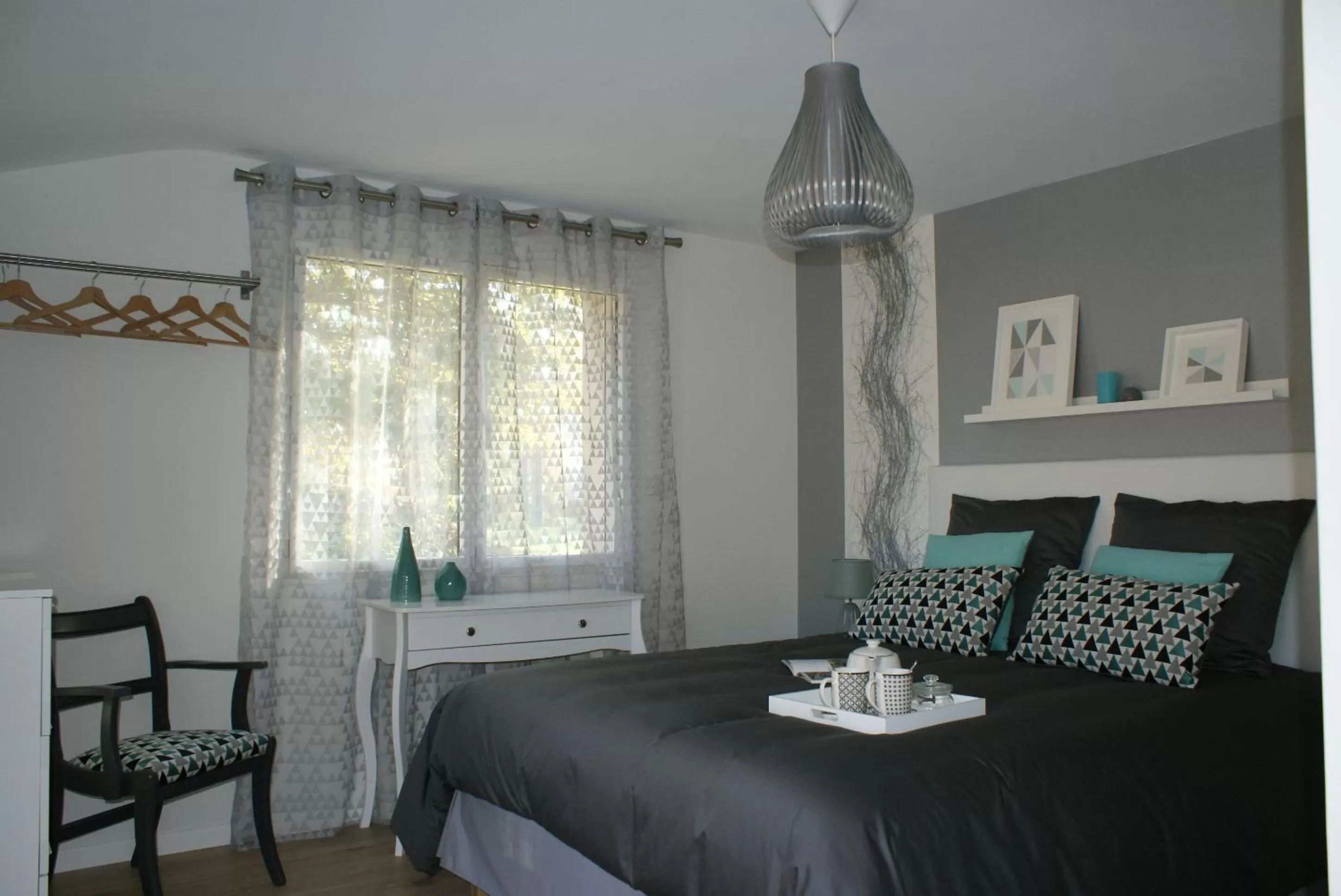 Photo of the whole room, Bed in Aux Agapanthes