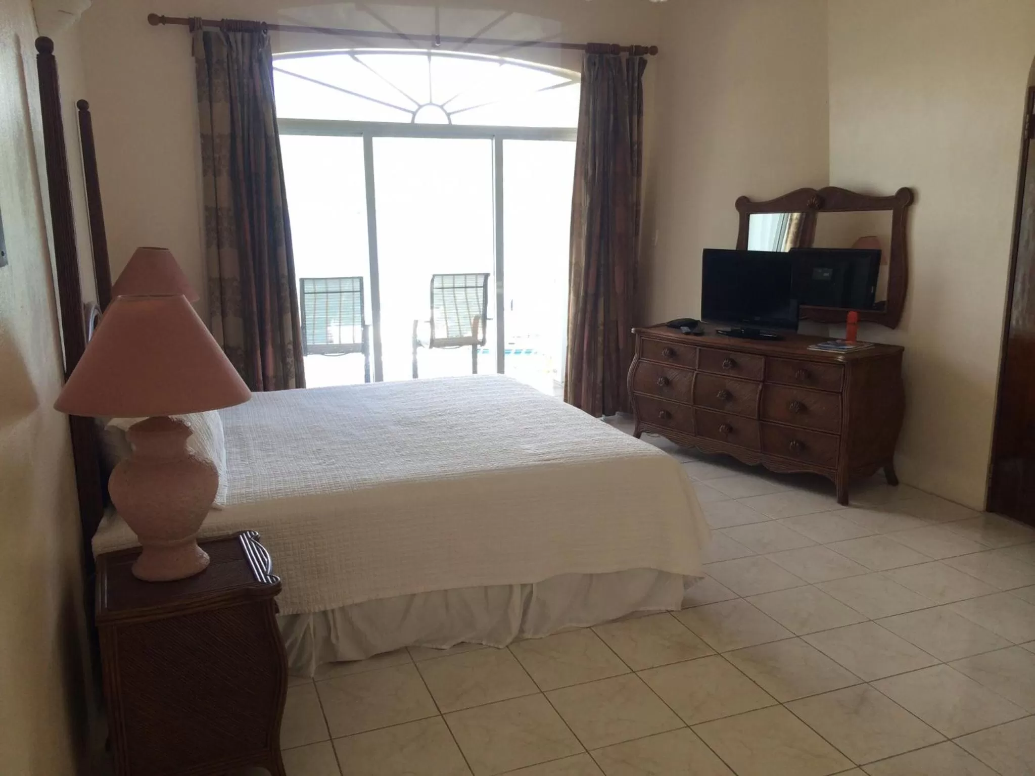 Bedroom, Bed in Fort Burt Hotel