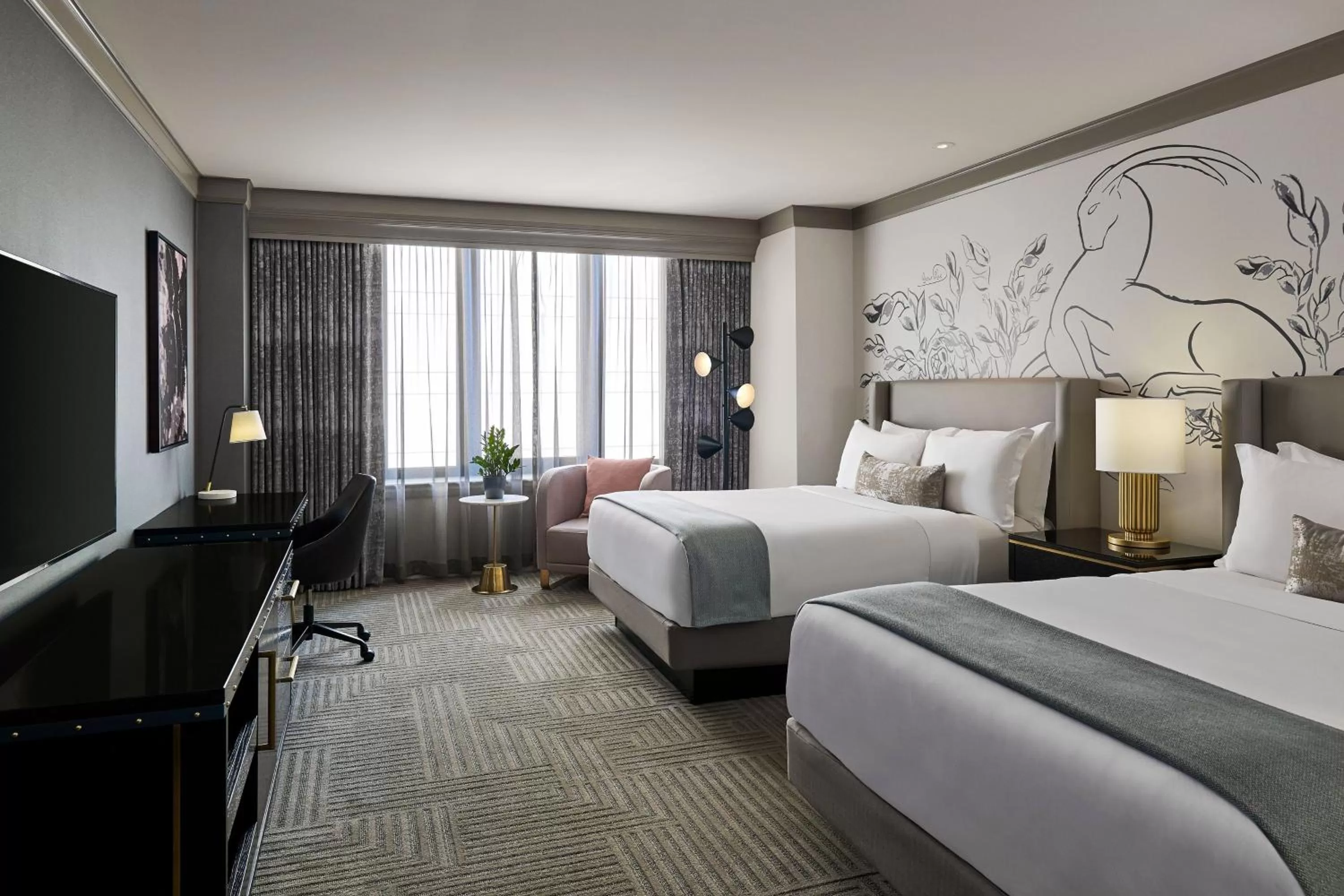 Photo of the whole room, Bed in The Gwen, a Luxury Collection Hotel, Michigan Avenue Chicago