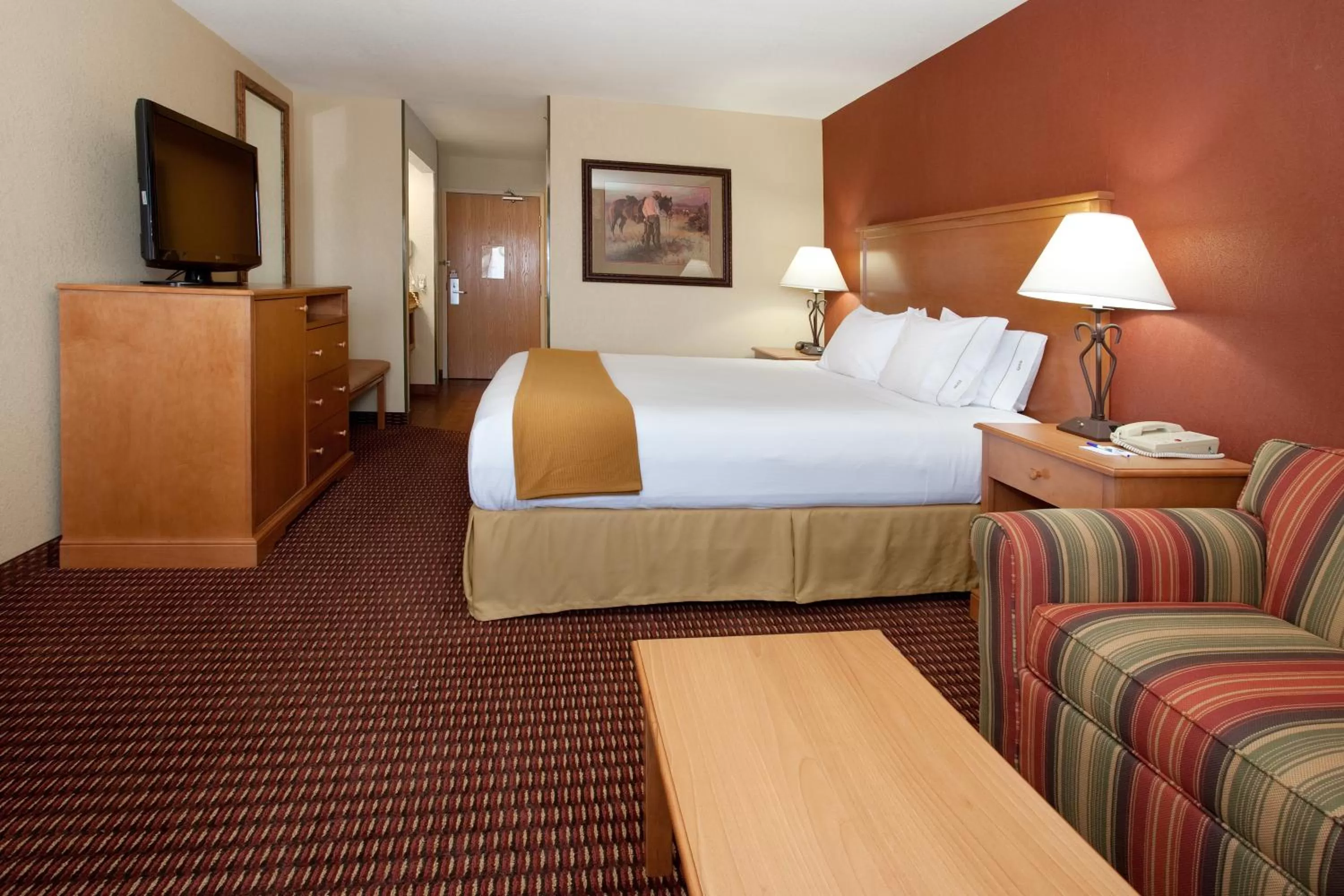 Photo of the whole room, Bed in Holiday Inn Express Hotel & Suites Raton by IHG