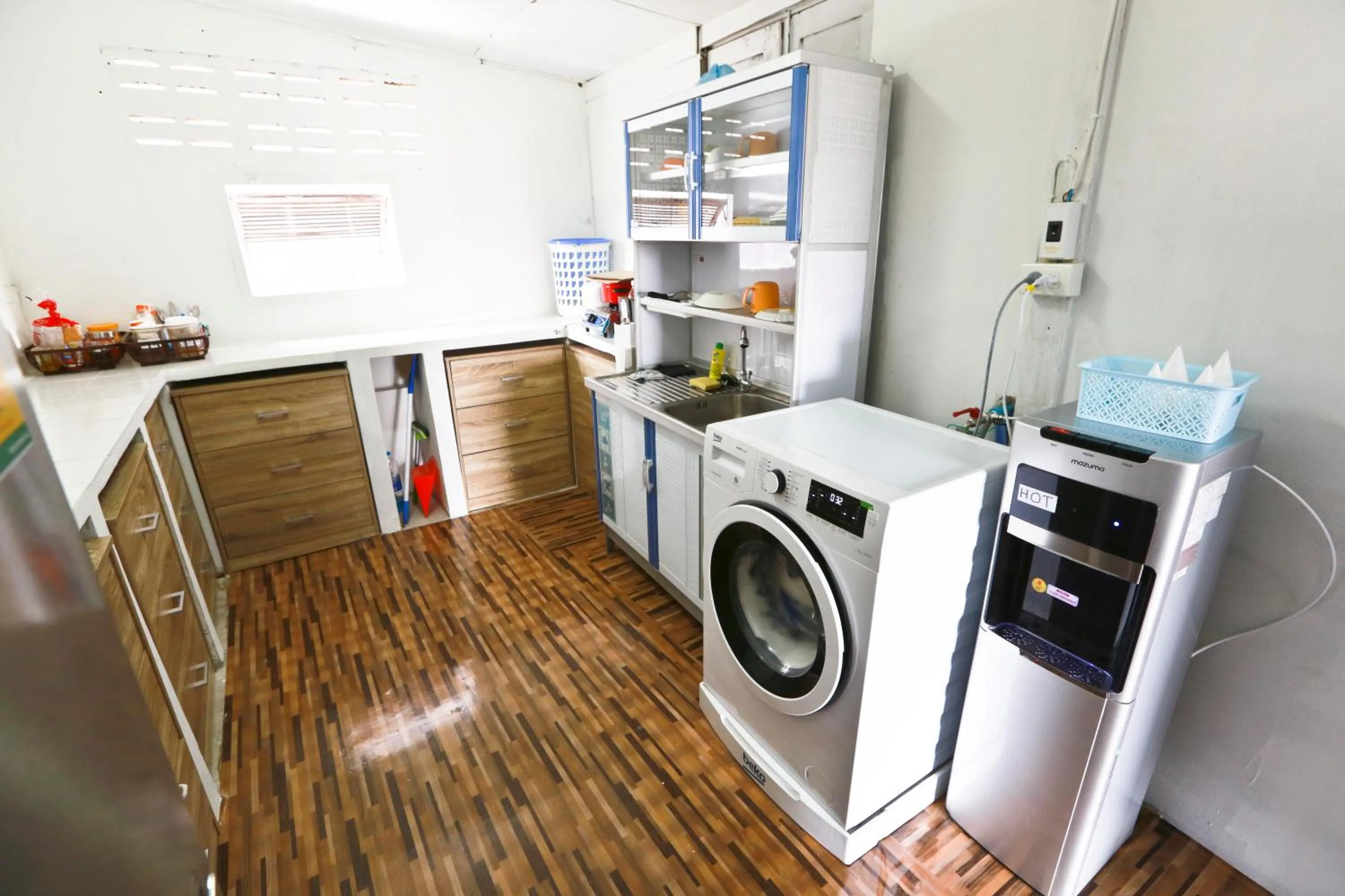 Area and facilities in Zee Thai Hostel