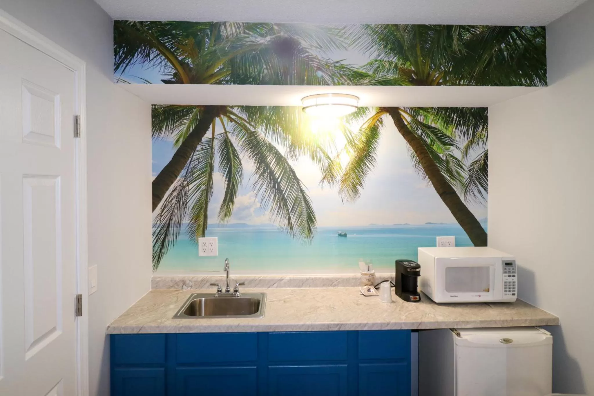 Kitchen or kitchenette in Envi Boutique Hotel Henderson-Evansville South