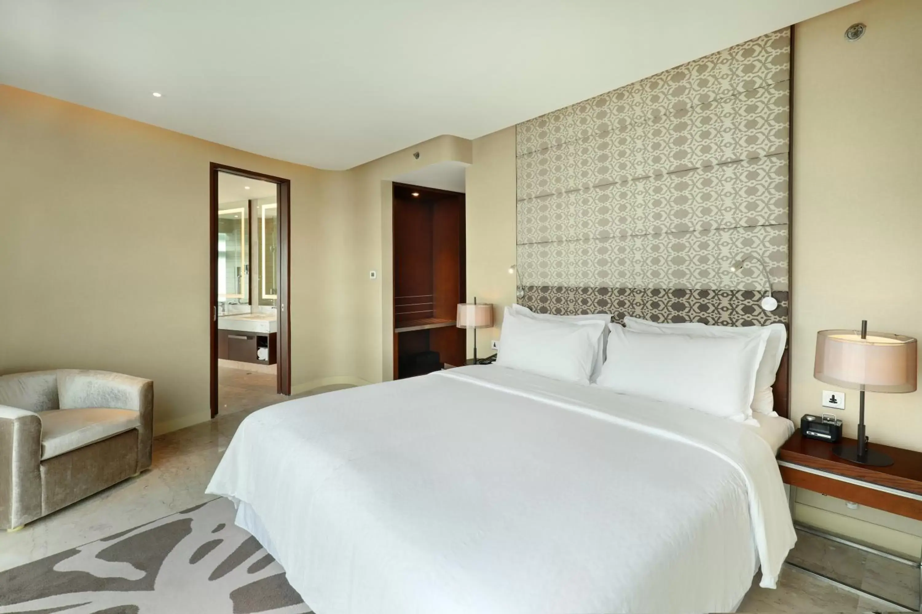 Premium King Room in Crowne Plaza Dhaka Gulshan by IHG Premium King Room in Crowne Plaza Dhaka Gulshan by IHG