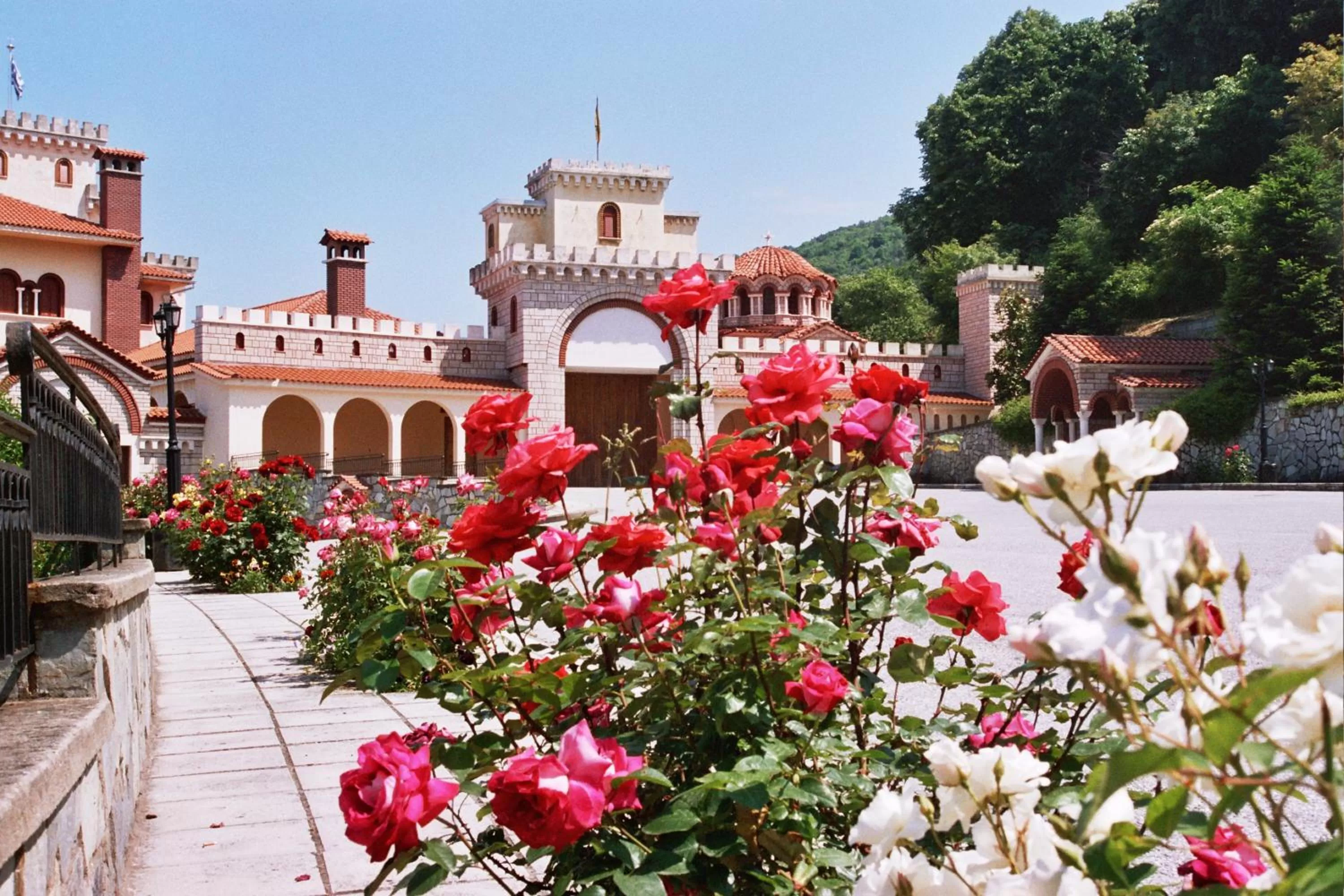 Property building in Hotel Christina - Happy Days