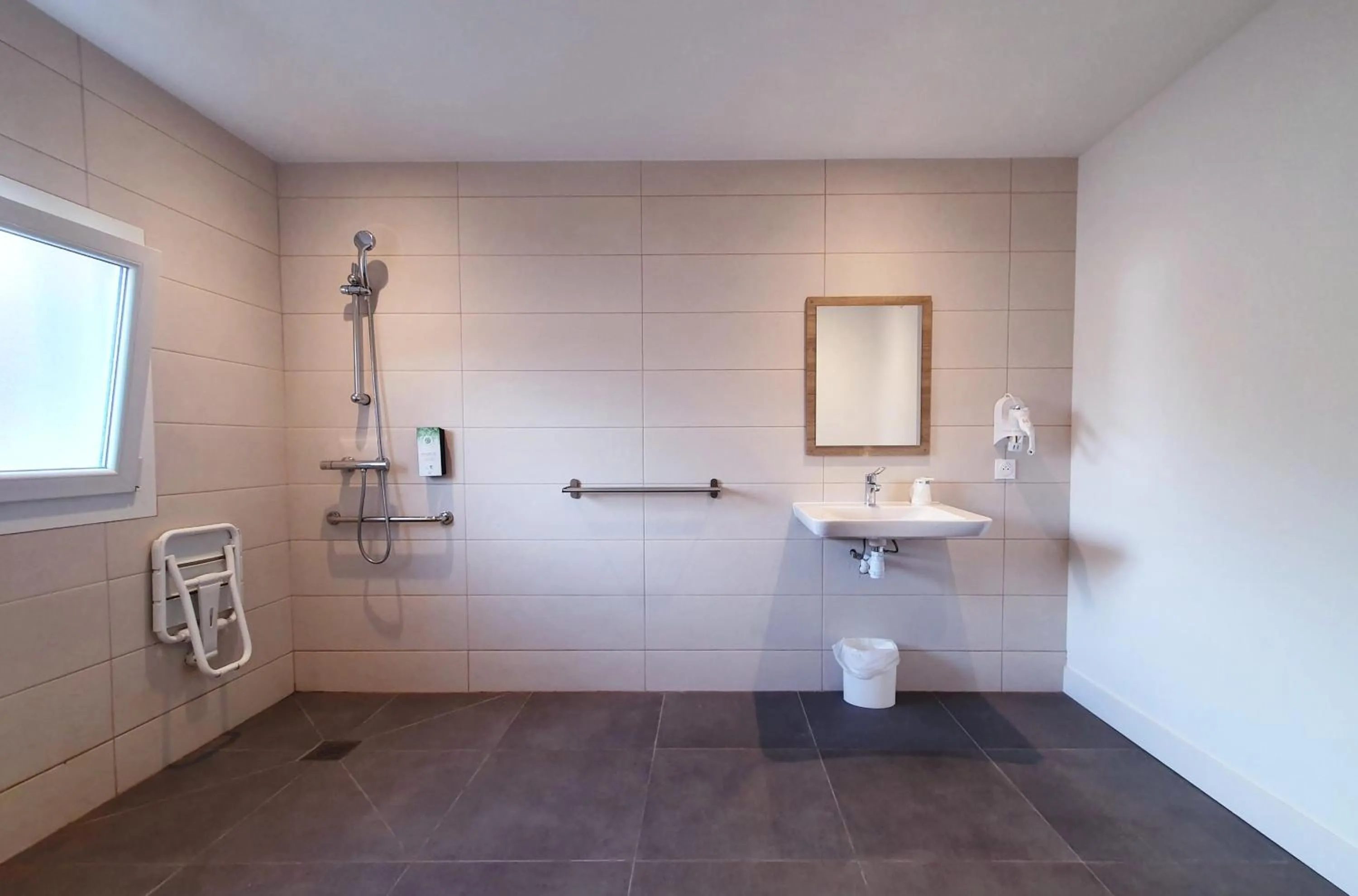 Bedroom in KYRIAD DIRECT TOULON OUEST - La Seyne sur Mer