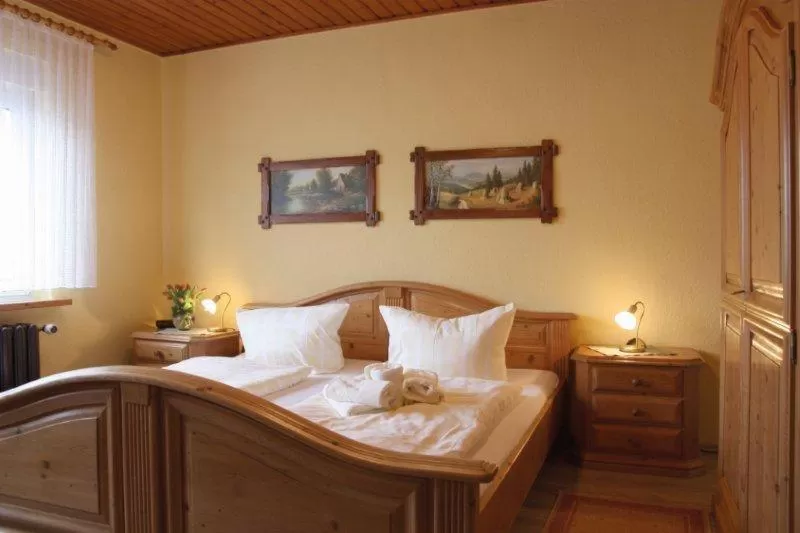 Bed in Zum Roten Hirsch im Grünen Wald